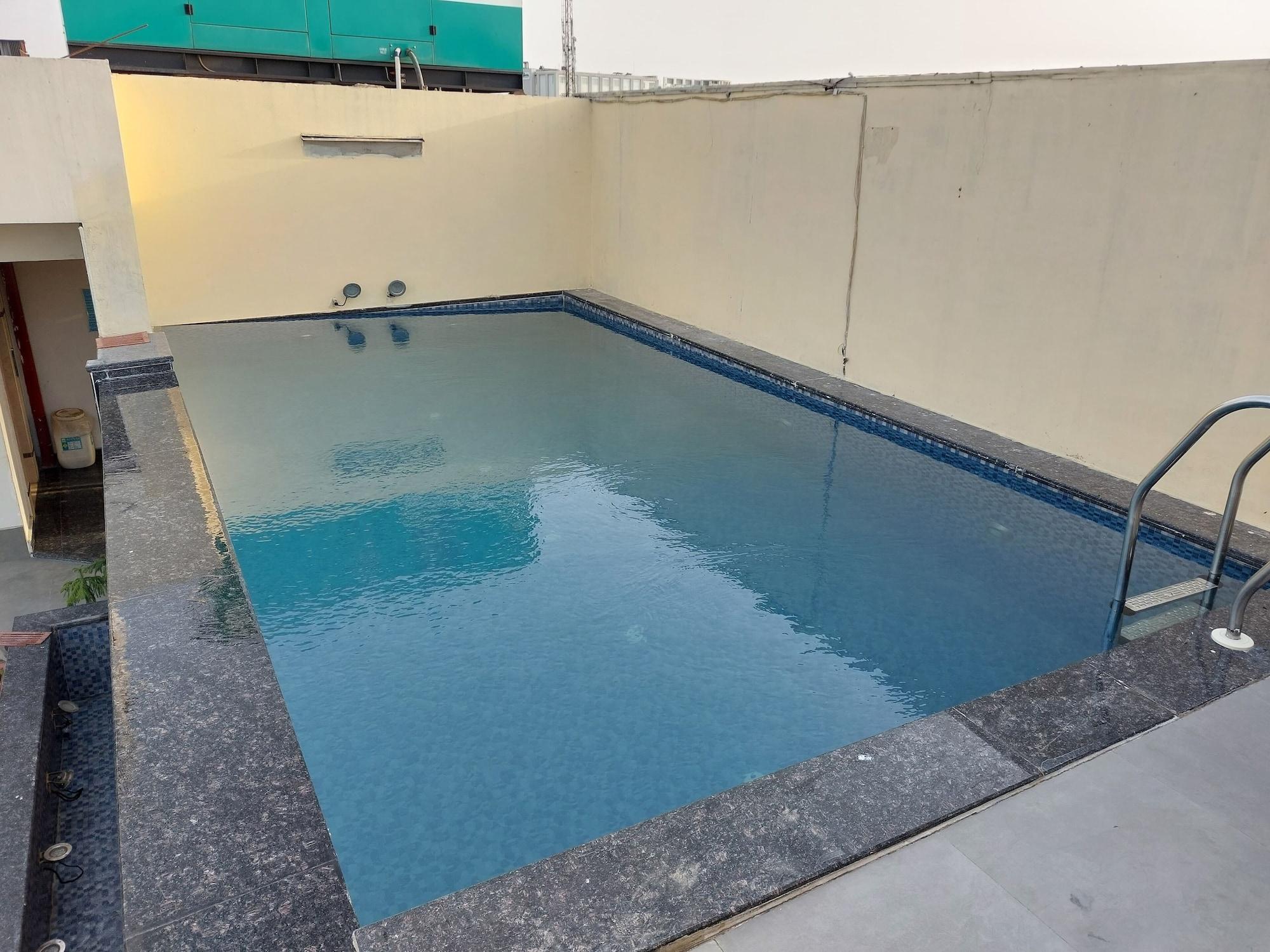 Vista Piscina Avalon Palms Agra