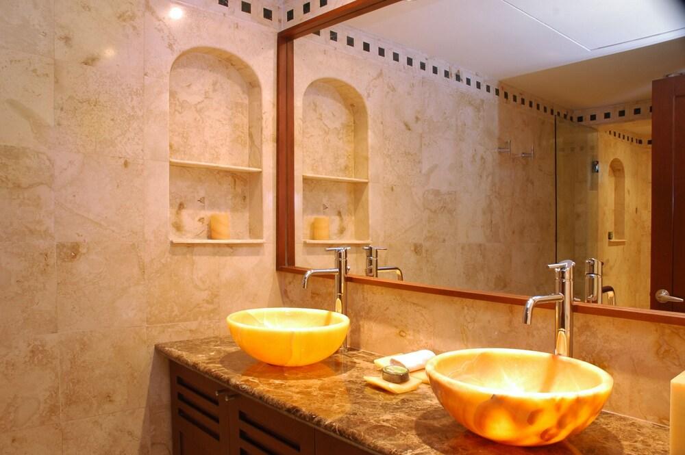 Hotel Maya Villa Condo Hotel