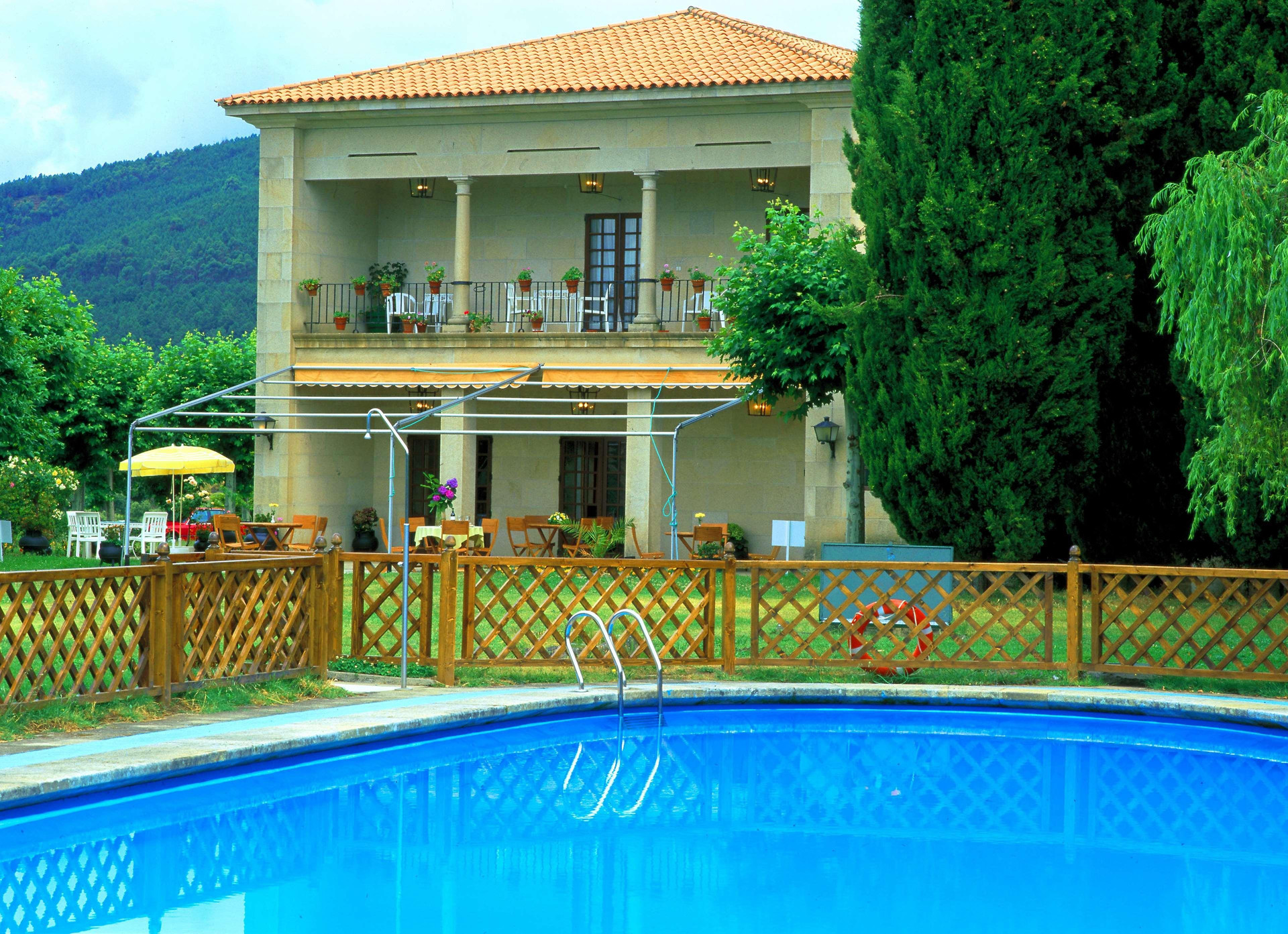 Vista Piscina Parador De Verin