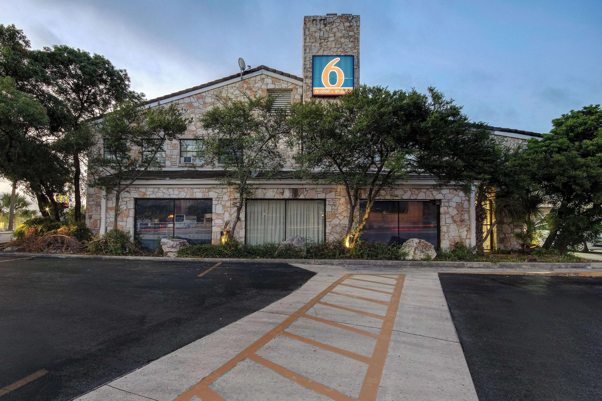 Varios Studio 6 San Antonio, Tx - Northwest Medical Center