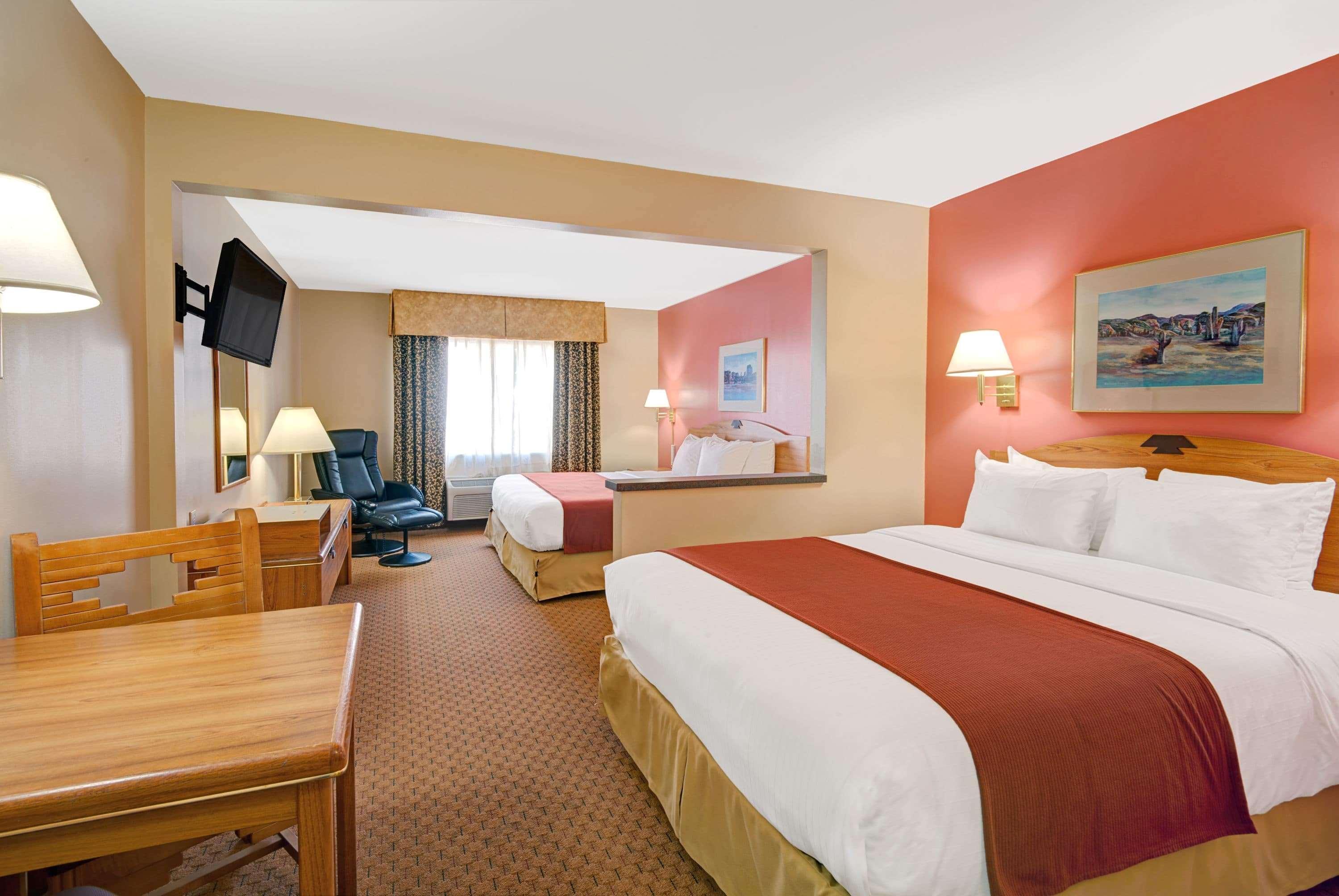 Vista Exterior Days Inn & Suites by Wyndham Airport Albuquerque
