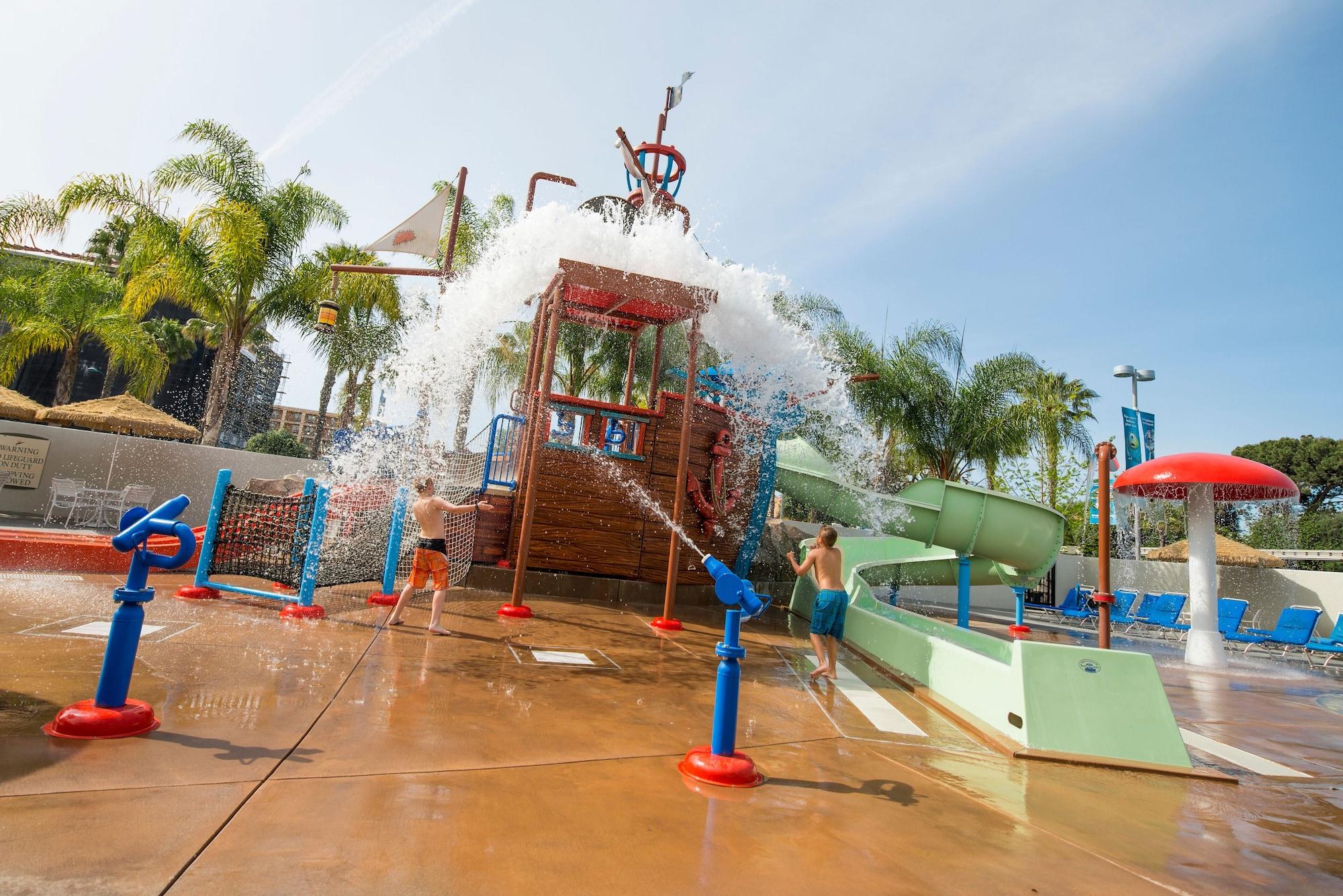 Instalaciones Recreativas Howard Johnson by Wyndham Anaheim Hotel & Water Playground
