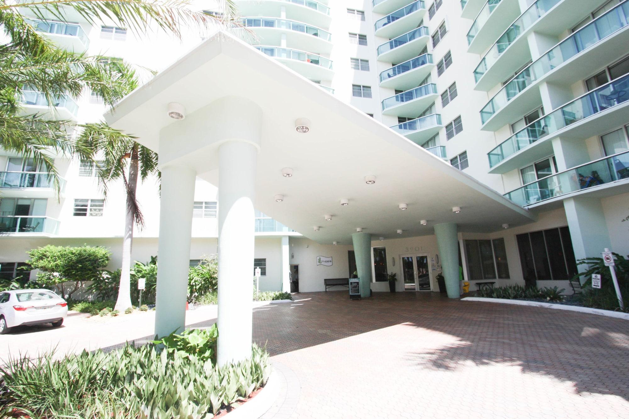 Vista Exterior The Tides by MiaRentals