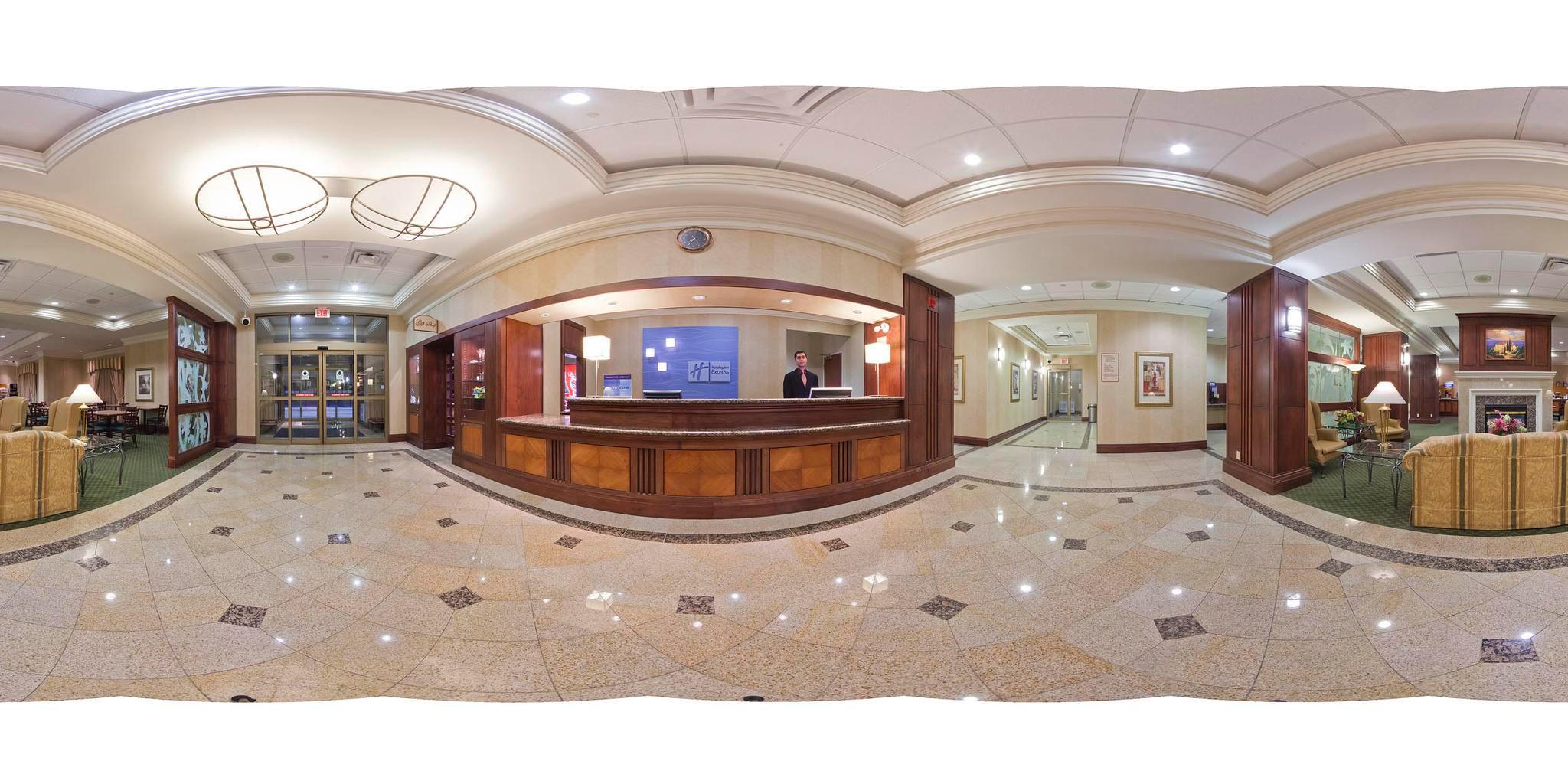 Vista Lobby Holiday Inn Express And Suites Milton