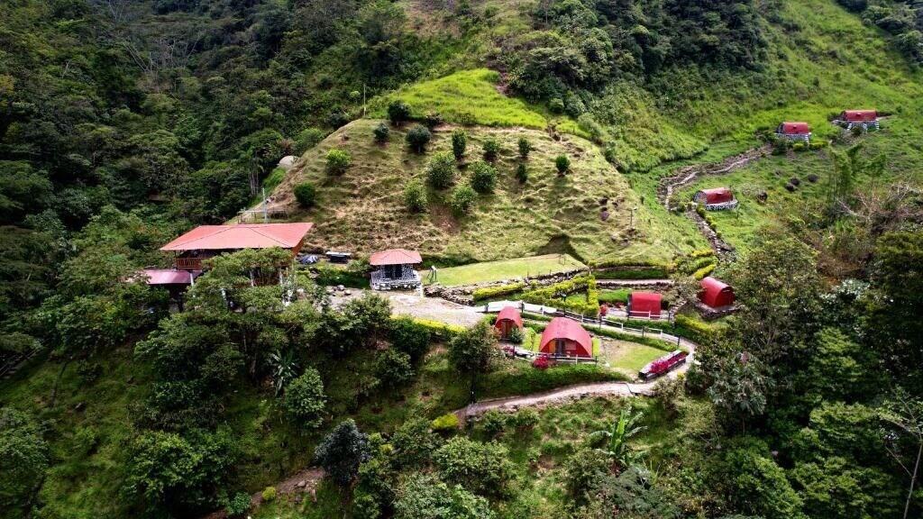 Vista Exterior Termales El Escondite