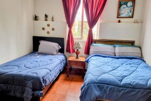 Alojamiento - Habitación con dos camas, baño privado, terraza y cocina compartida en Miraflores