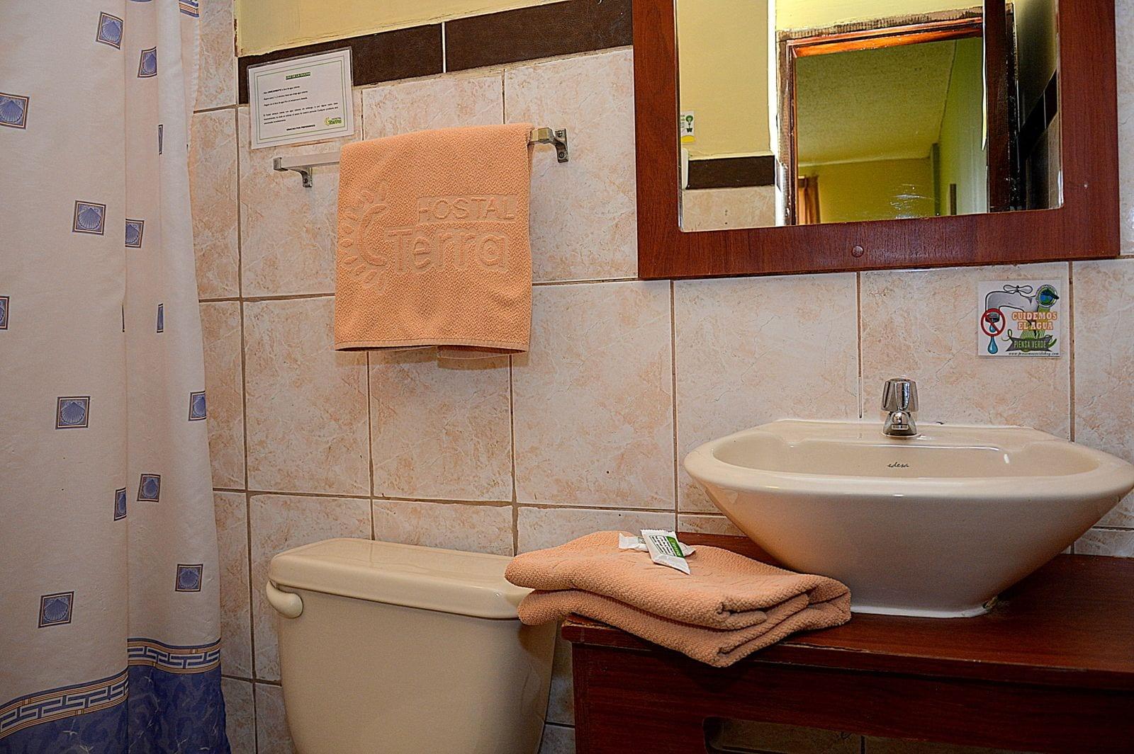 Equipamiento de Habitación Hostal Terra 3 Base Aerea