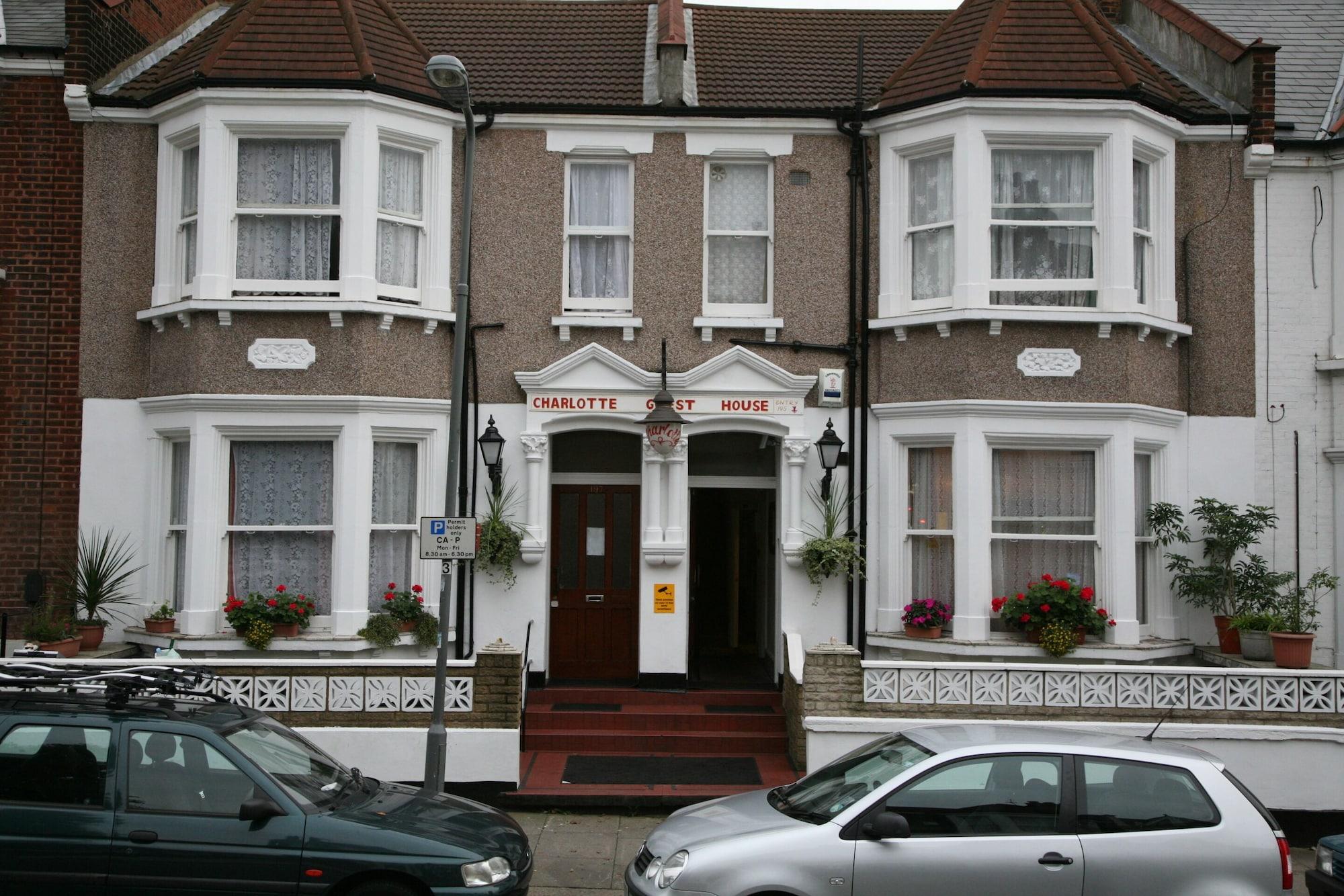 Vista Exterior Charlotte Guest House