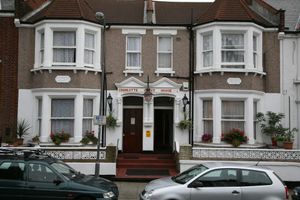 Alojamiento - Charlotte Guest House