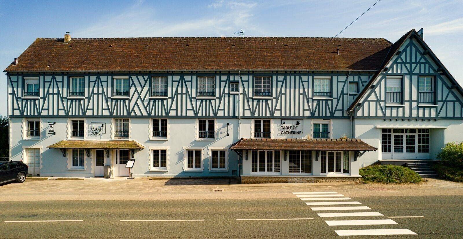 Vista Exterior Hotel Le Faisan Dore