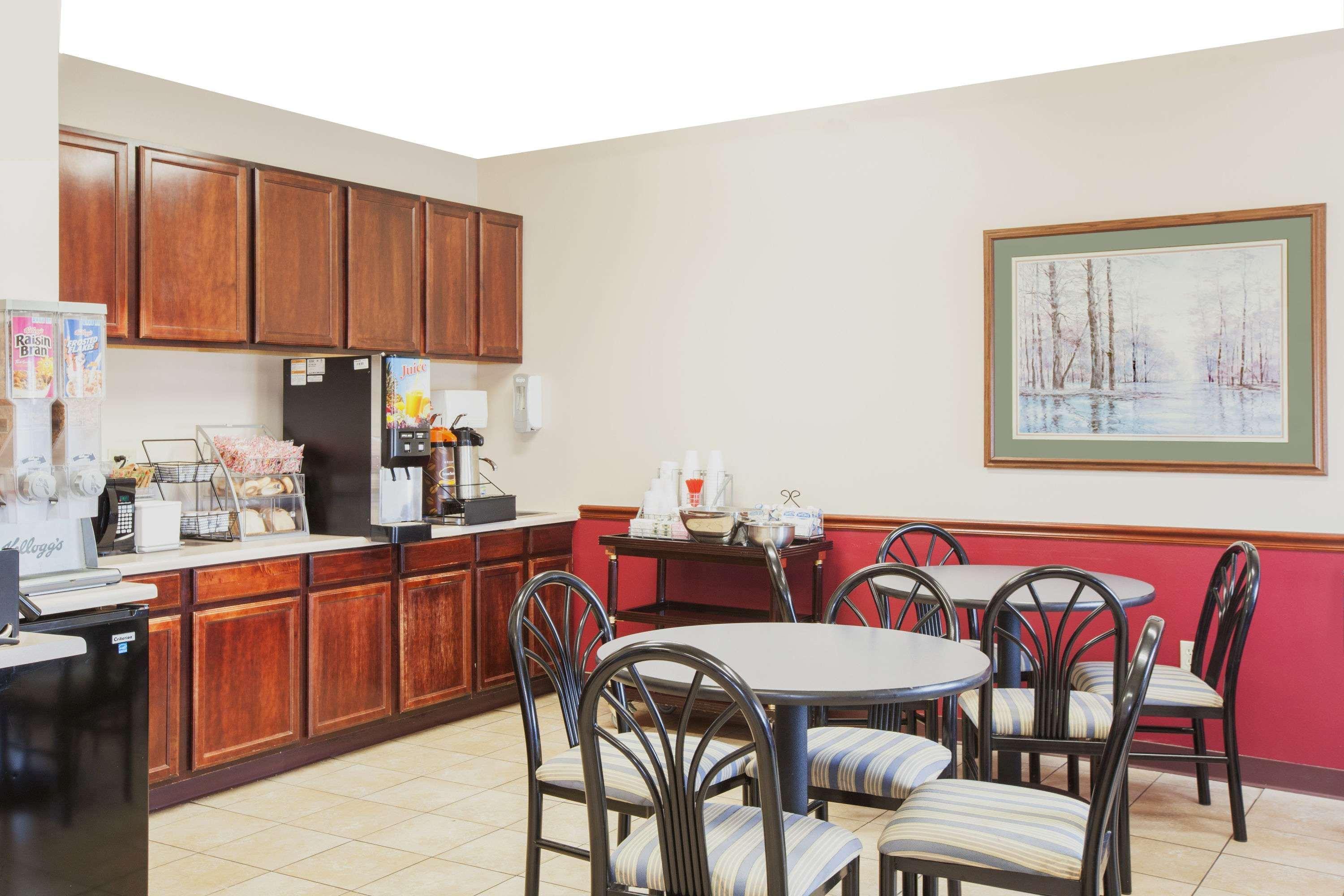 Restaurant Super 8 by Wyndham Mason City