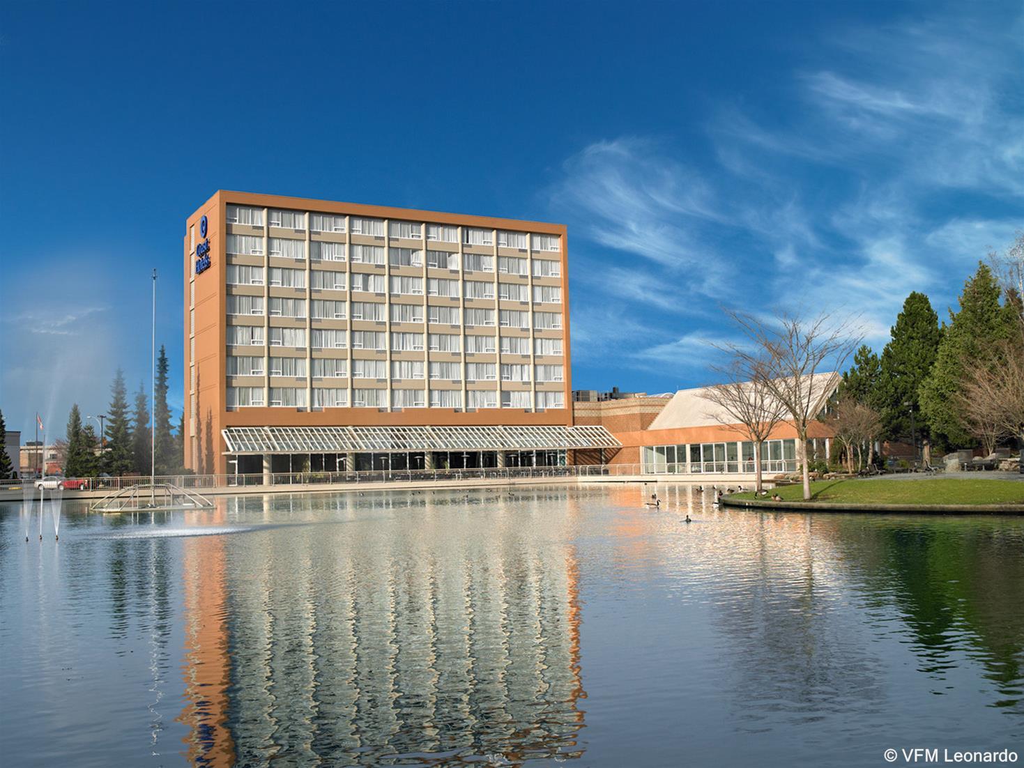 Vista Exterior Coast Chilliwack Hotel by APA