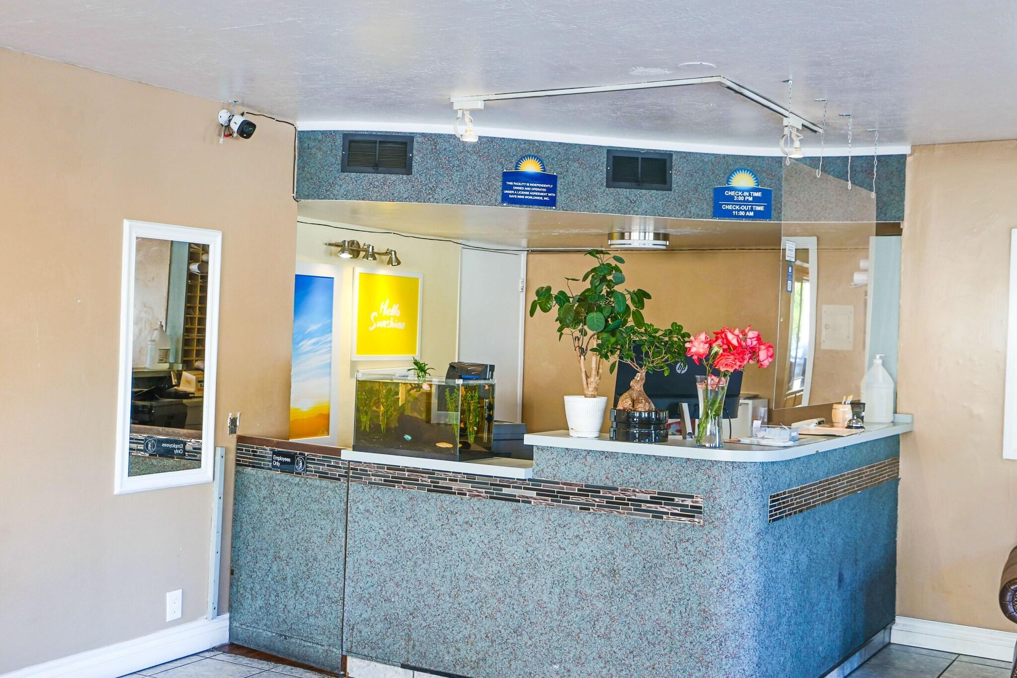 Vista Lobby Days Inn by Wyndham Redwood City