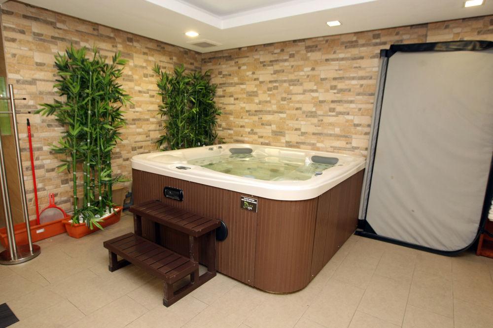 Spa Uptown Imperial Hotel