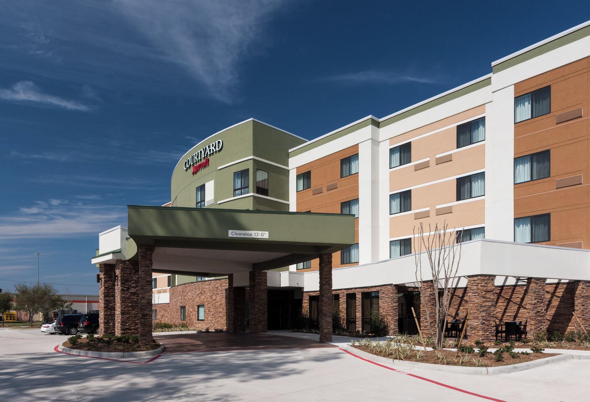 Vista Exterior Courtyard by Marriott Houston North/Shenandoah