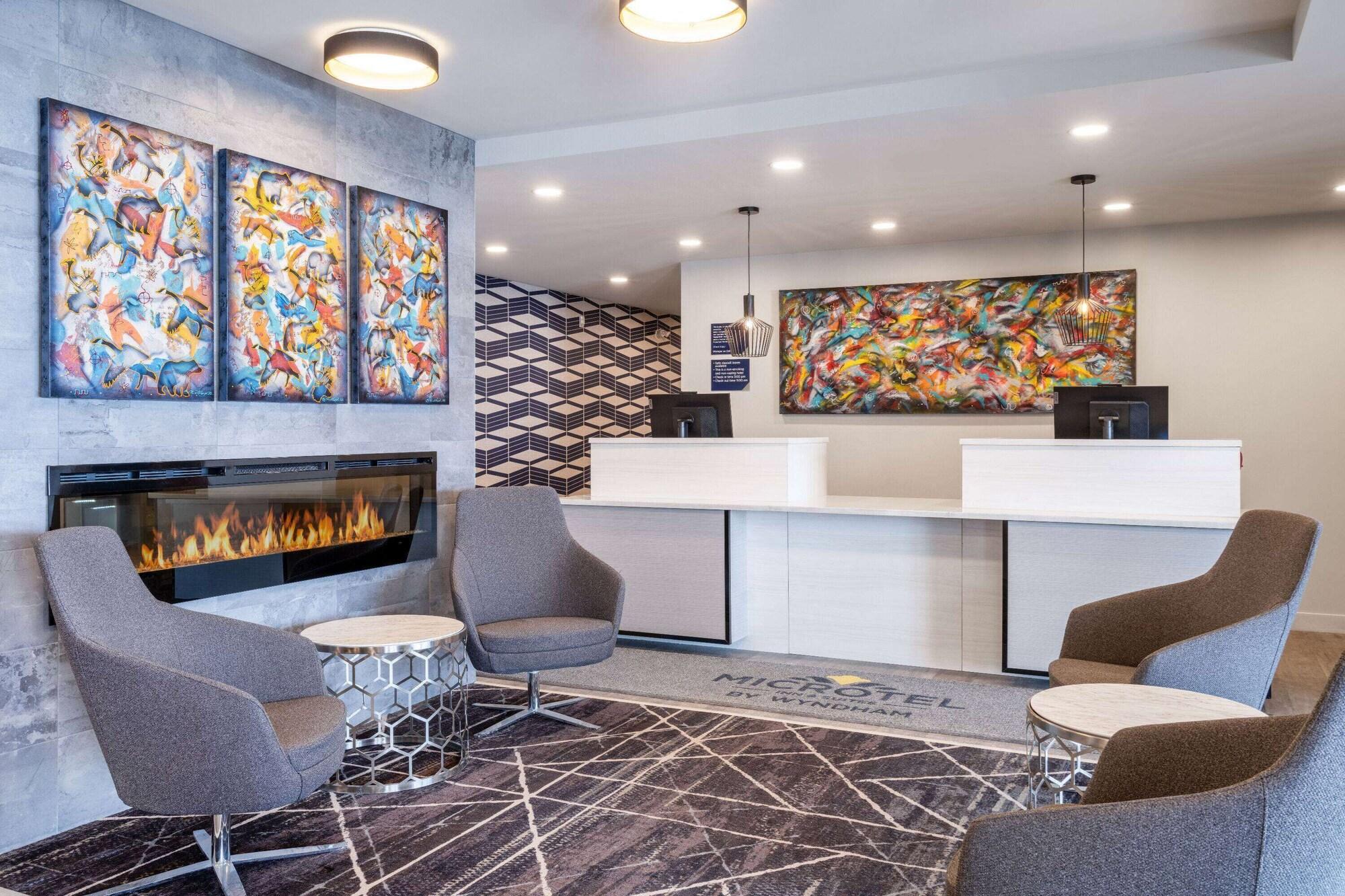 Vista Lobby Microtel Inn & Suites by Wyndham Kanata Ottawa West