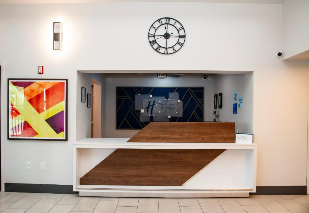 Vista Lobby Holiday Inn Express Tucson Airport