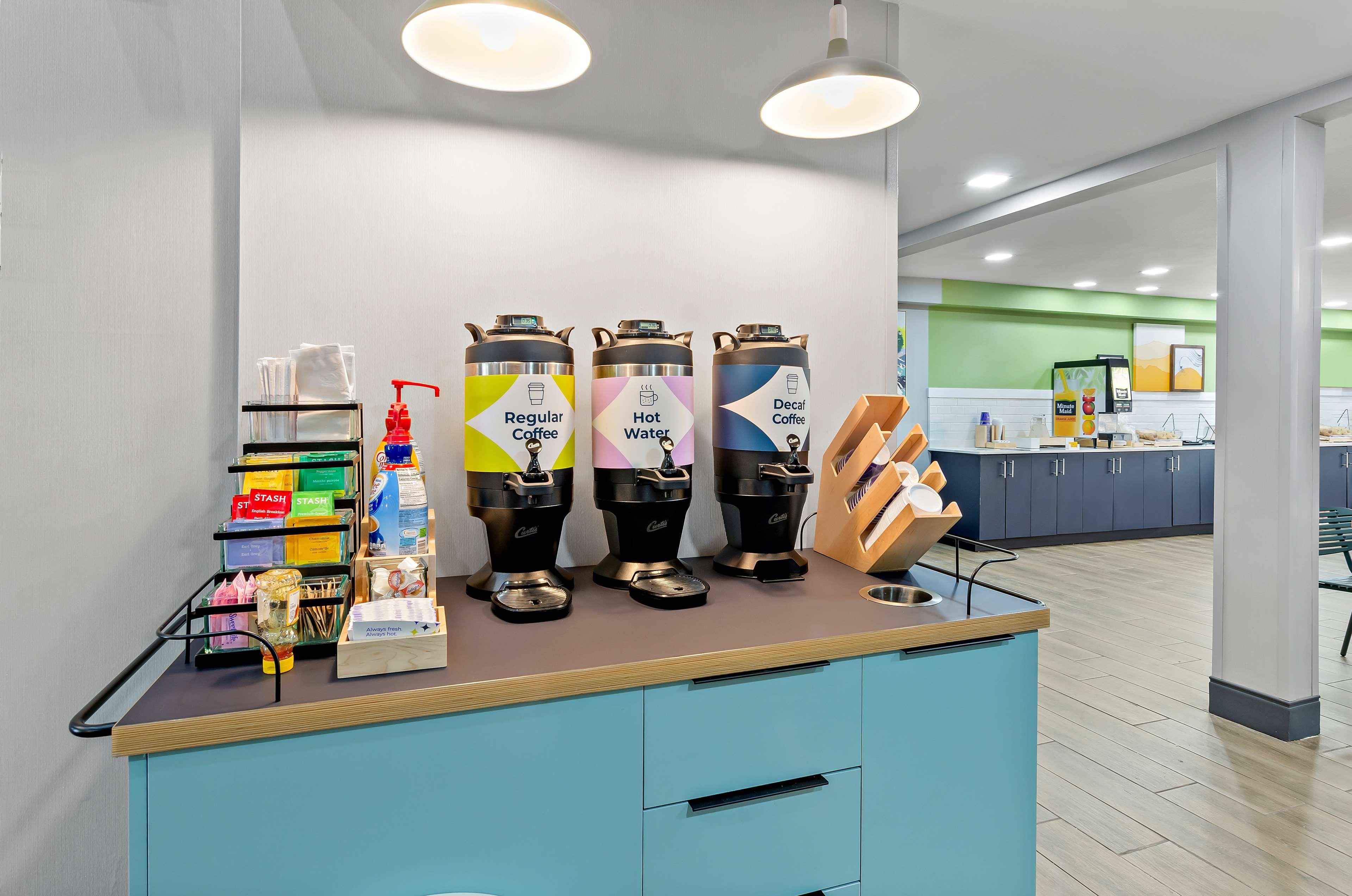 Restaurant Spark by Hilton Winston-Salem University