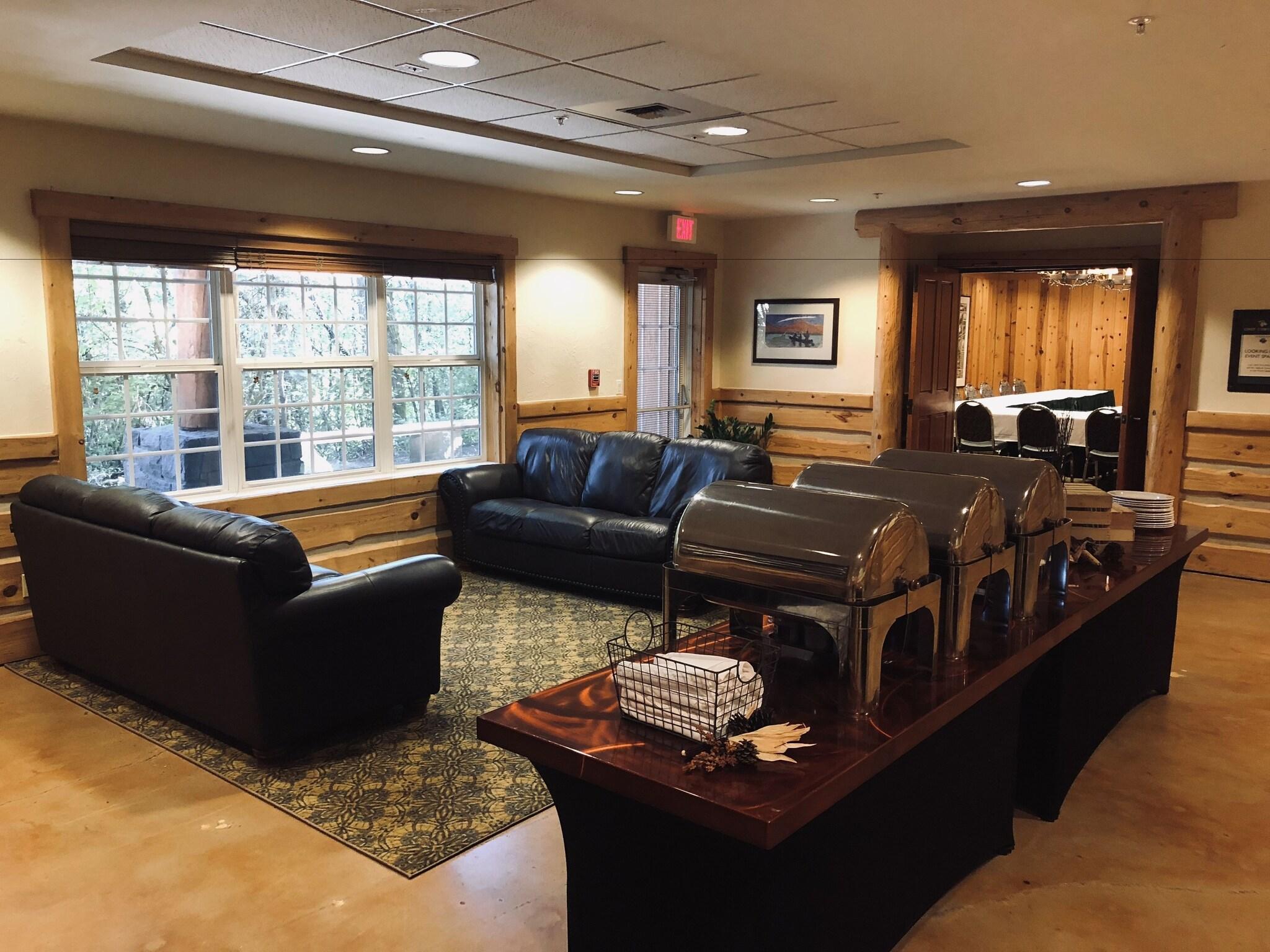 Vista Lobby Heathman Lodge