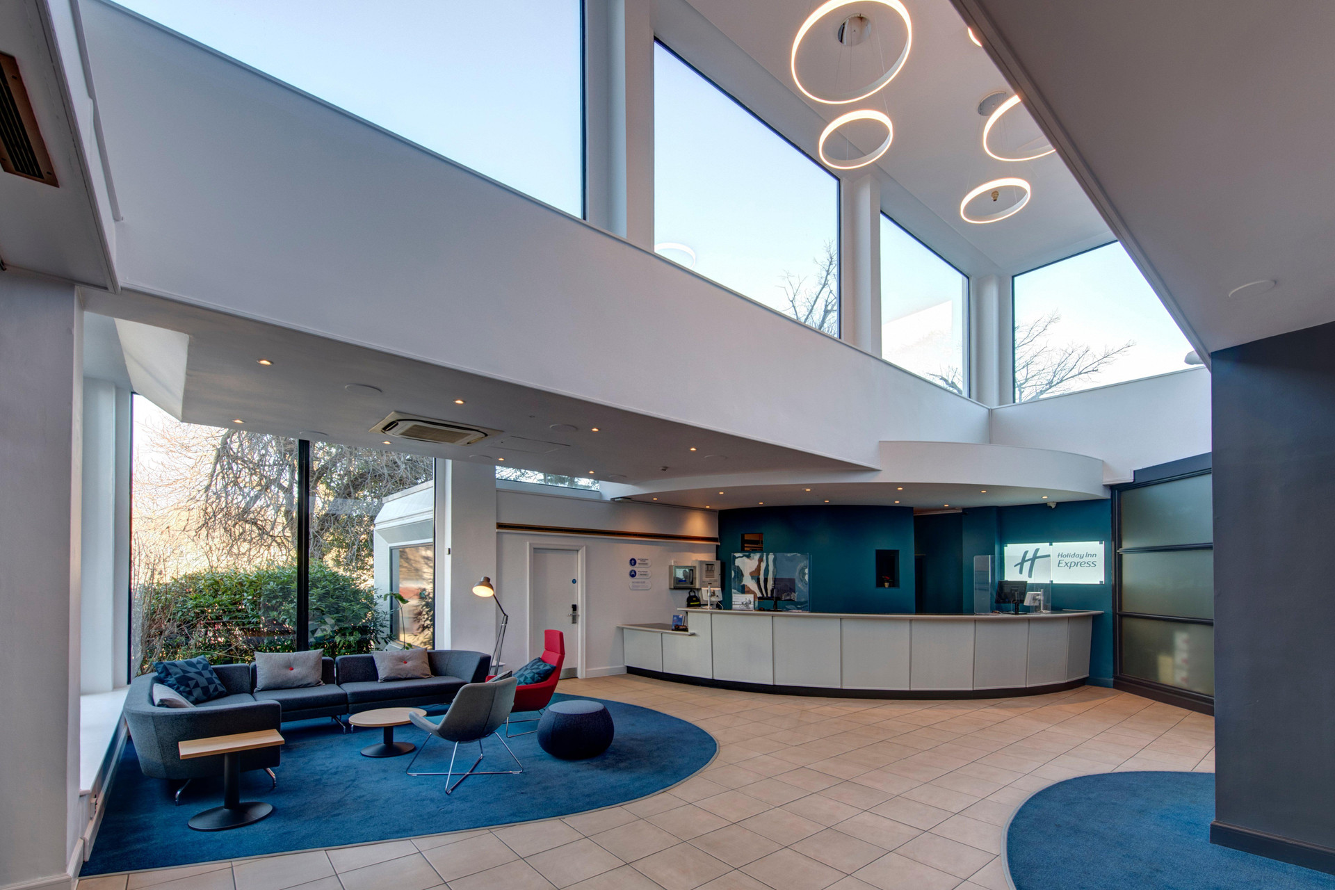 Vista Lobby Holiday Inn Express Edinburgh City West by IHG