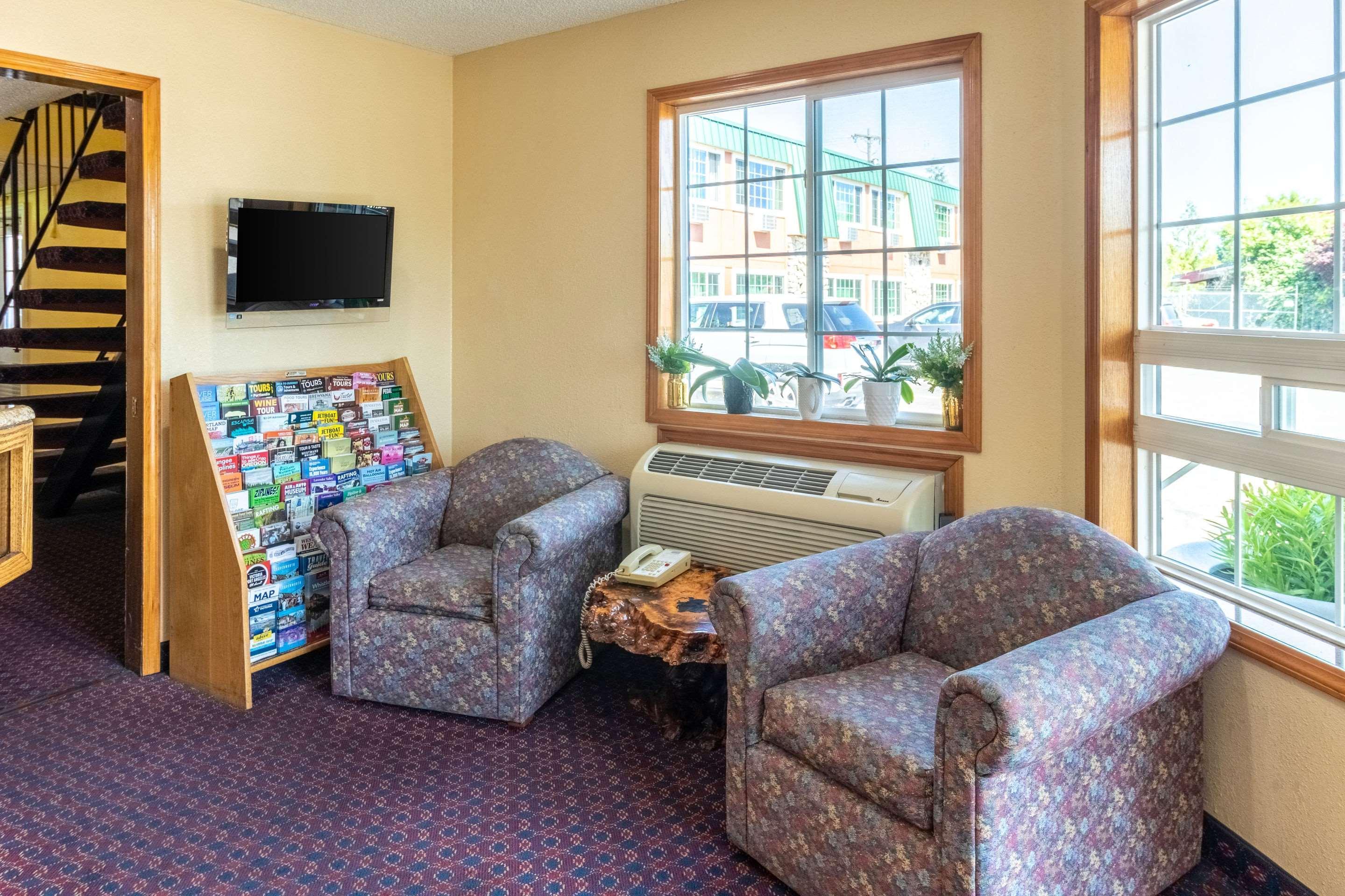 Vista Lobby Rodeway Inn & Suites Hwy 217 & 26 W
