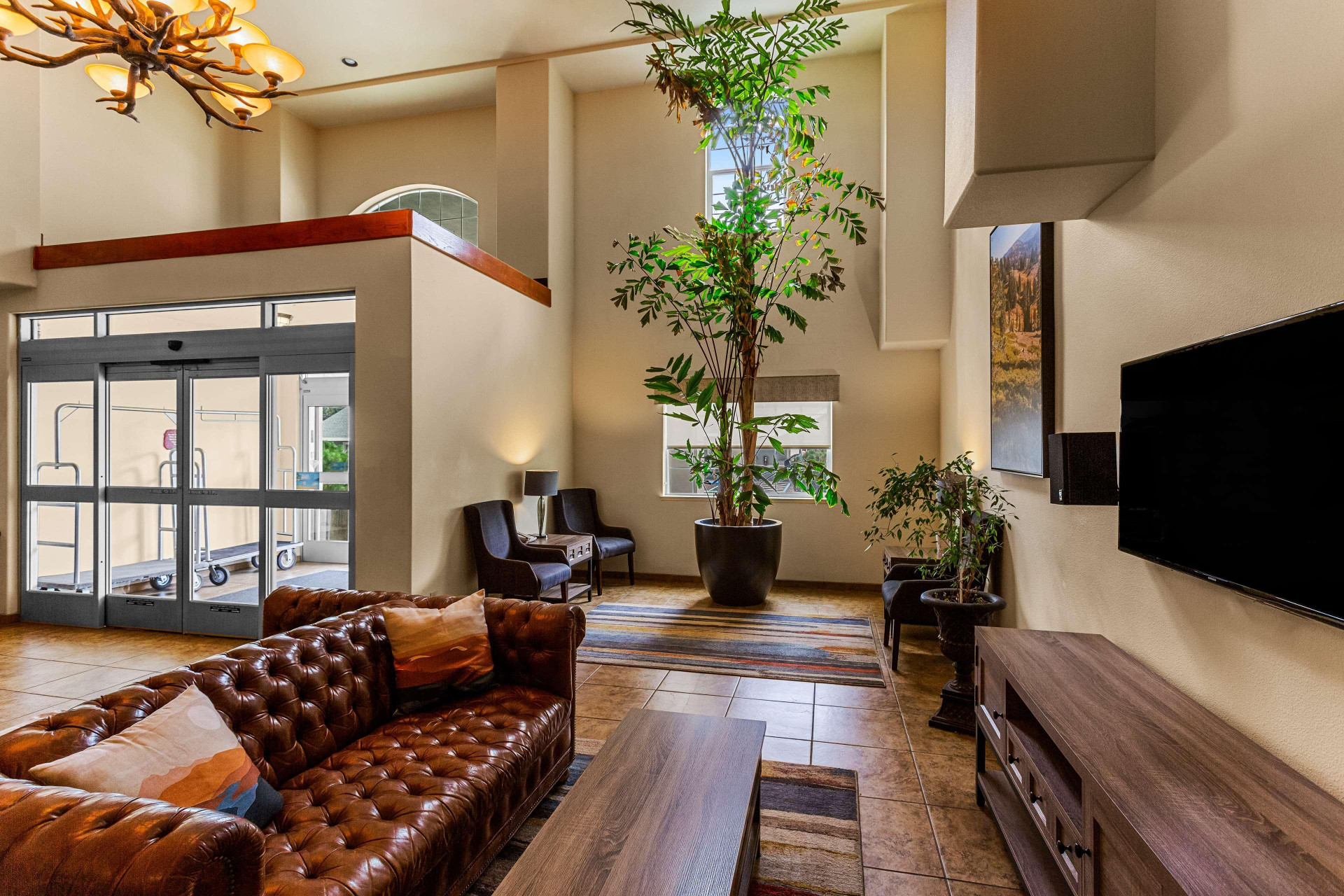 Vista Lobby Best Western Rose Quartz Inn