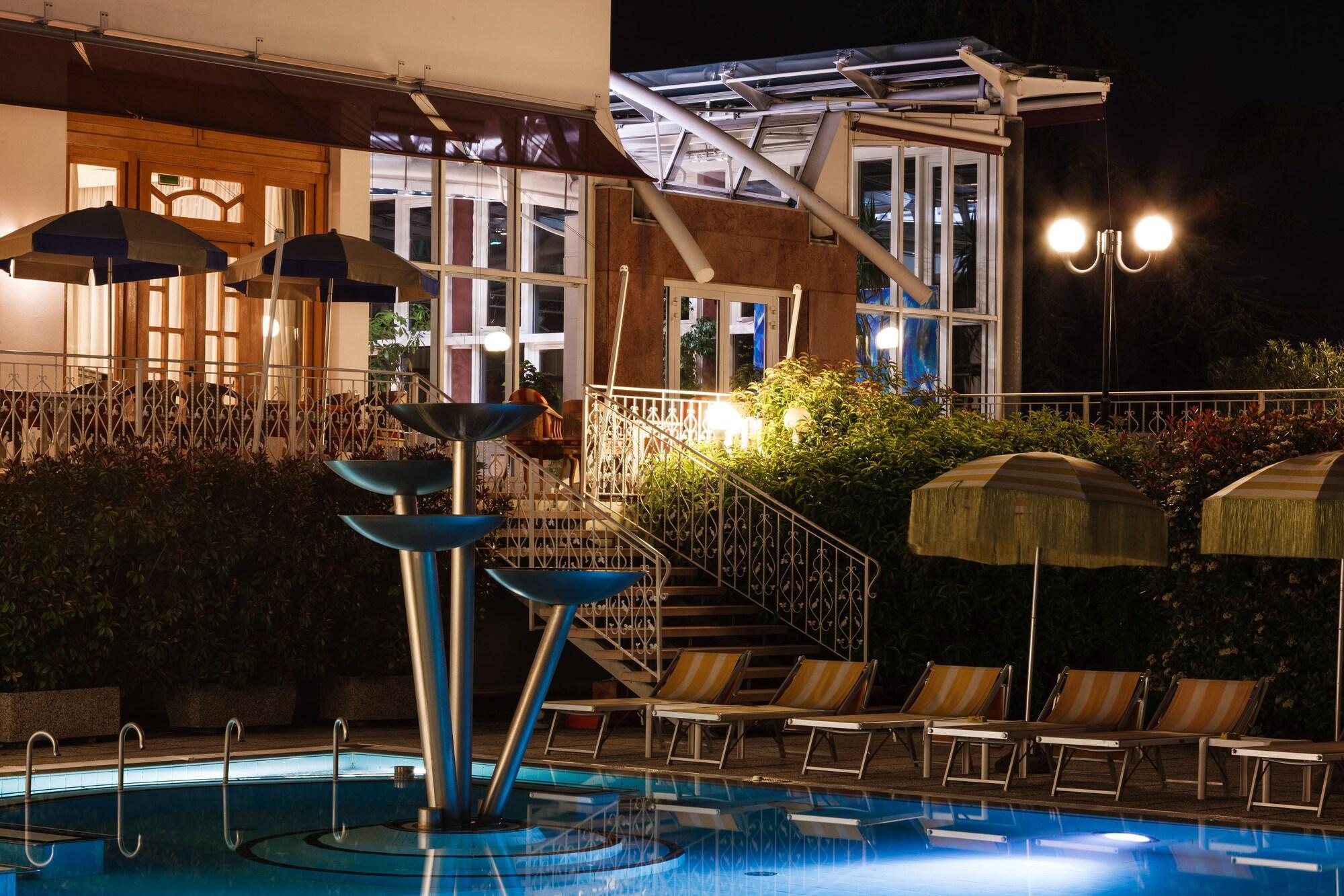 Vista Piscina Hotel Terme Millepini