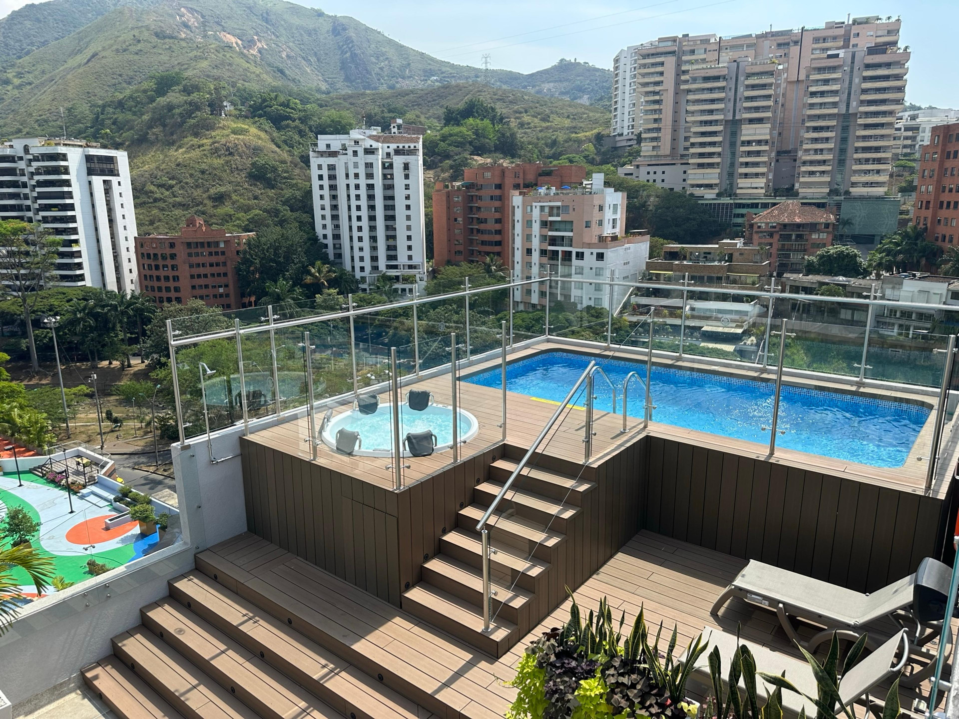 Hotel Hampton By Hilton Cali