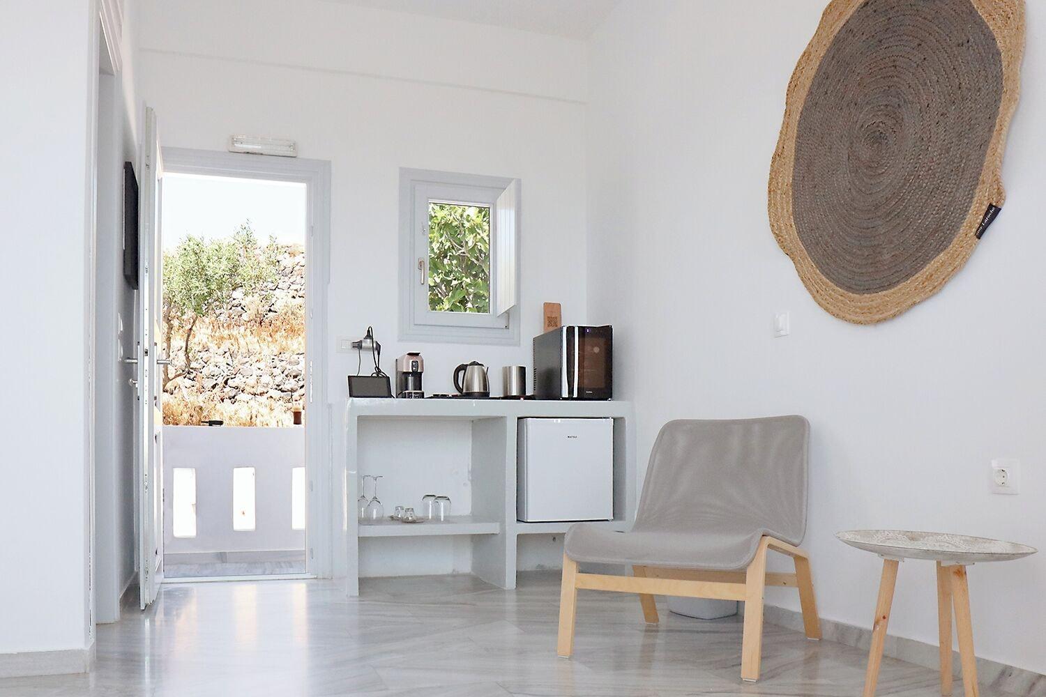 Varios Phaos Santorini Suites
