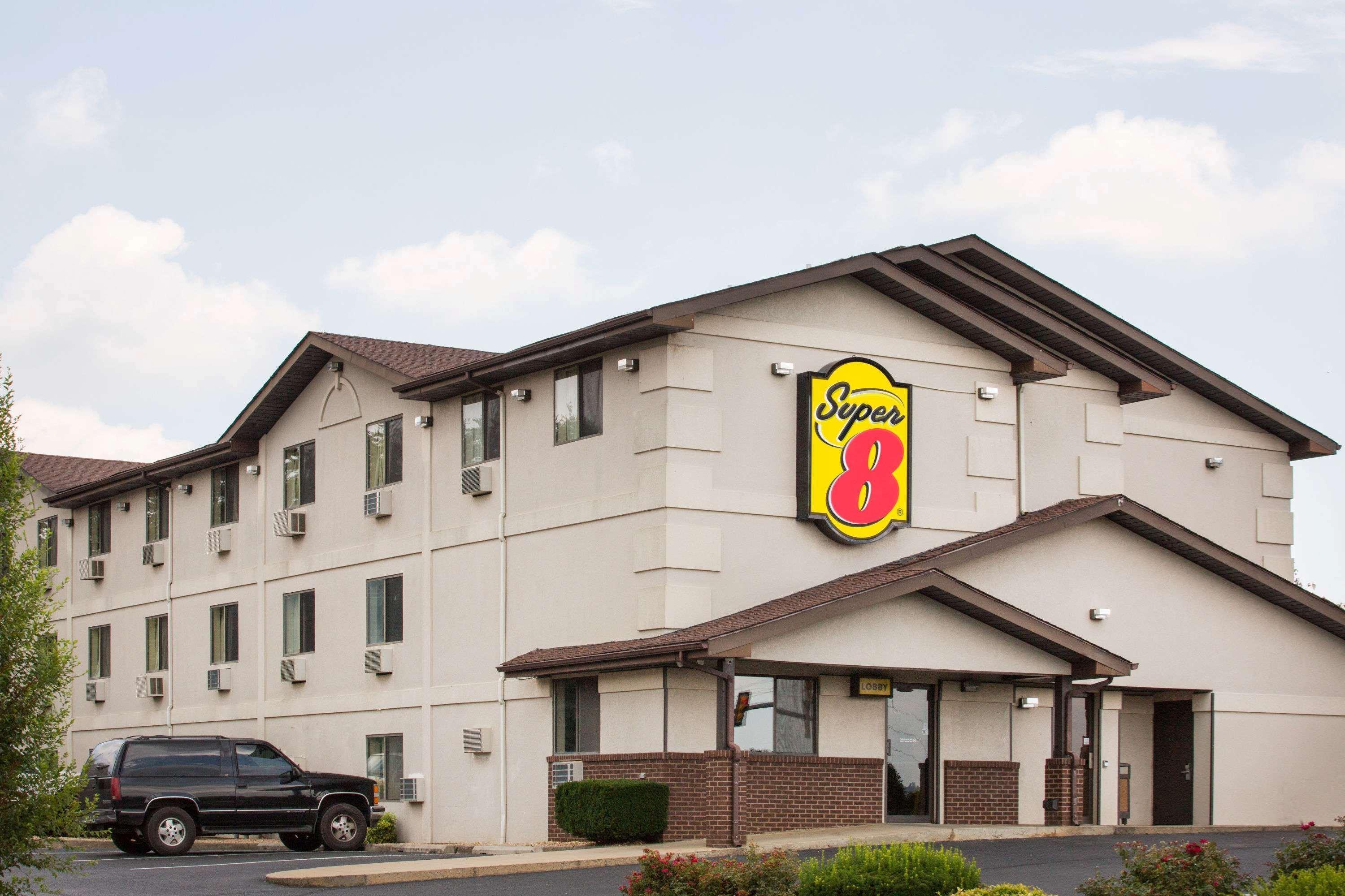 Vista Exterior Super 8 by Wyndham Lexington VA