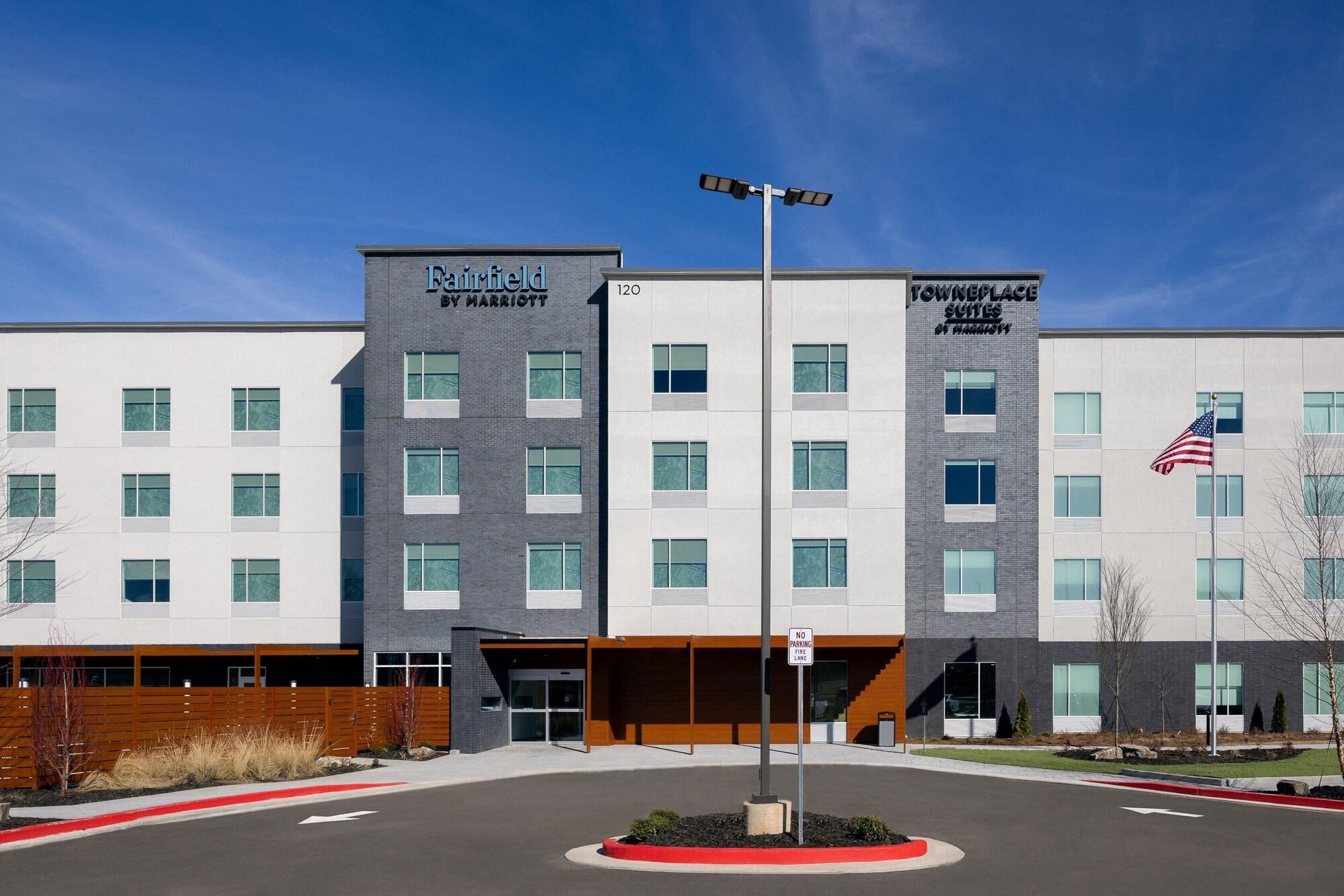 Varios Fairfield Inn & Suites by Marriott Canton Riverstone Parkway