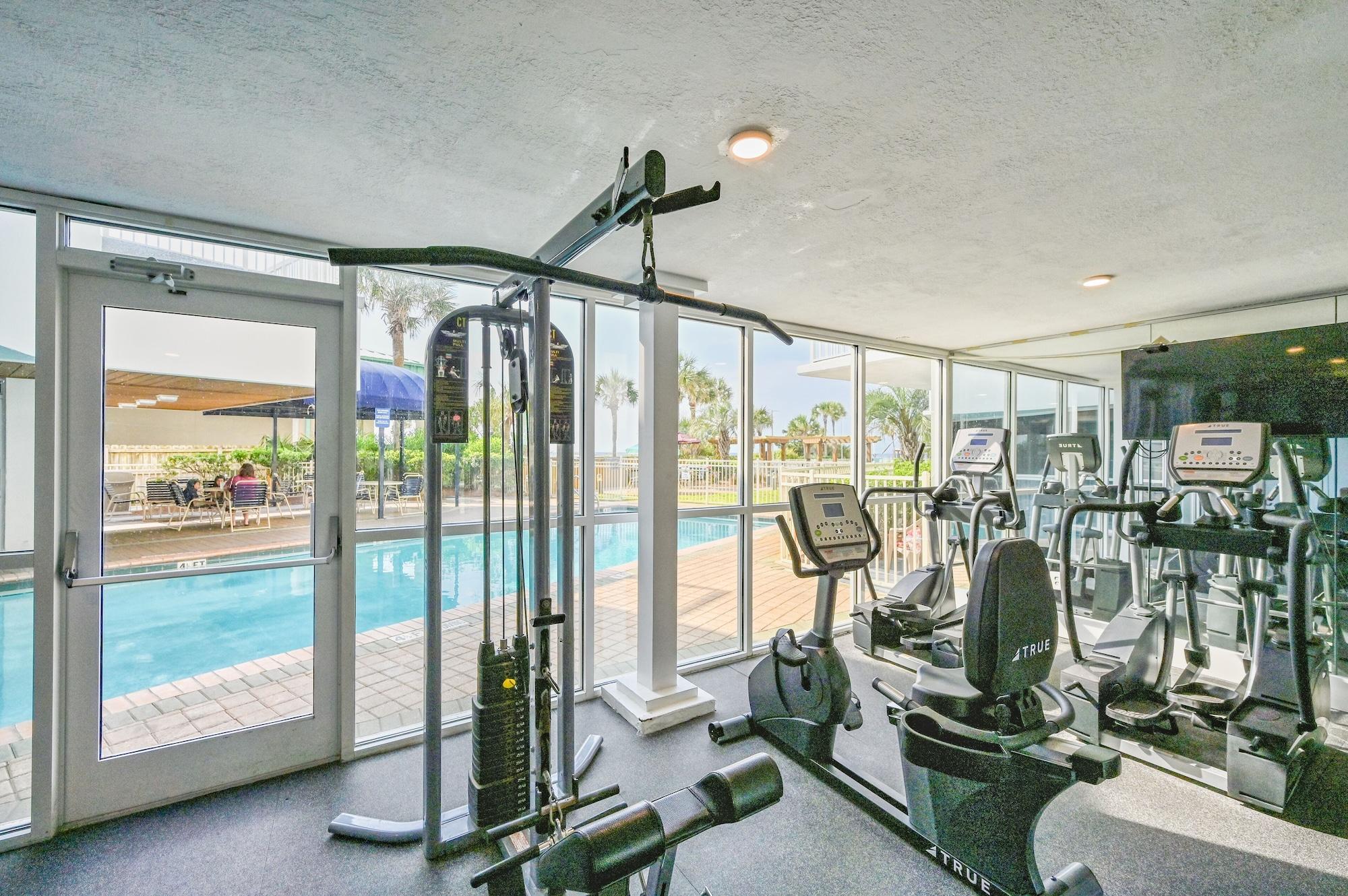 Gimnasio Pelican Beach Resort by Colasan