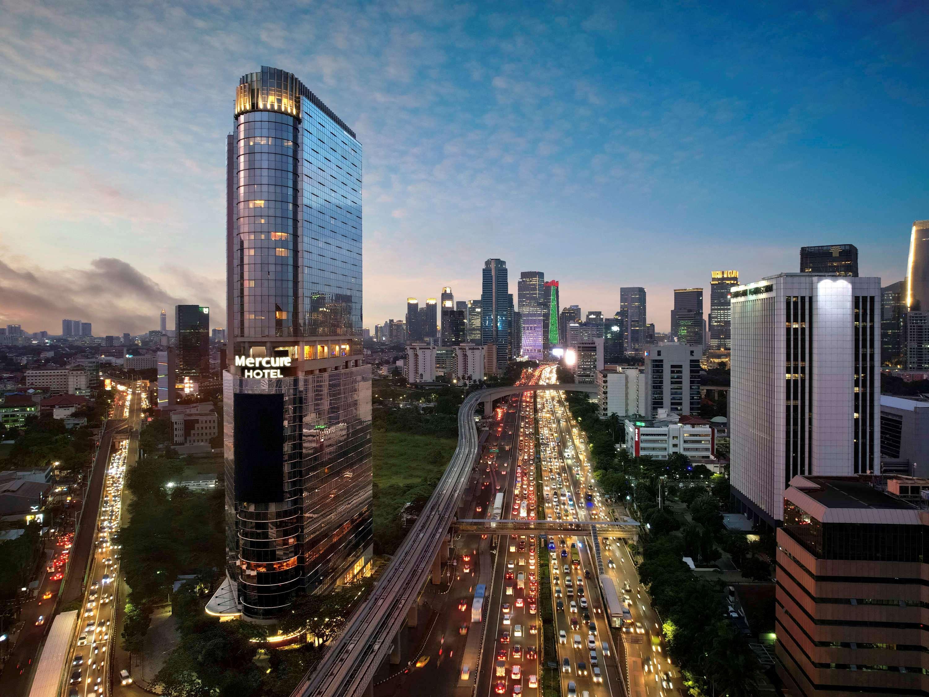 Vista Exterior Mercure Jakarta Gatot Subroto