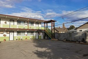 Alojamiento - Cedars Motel