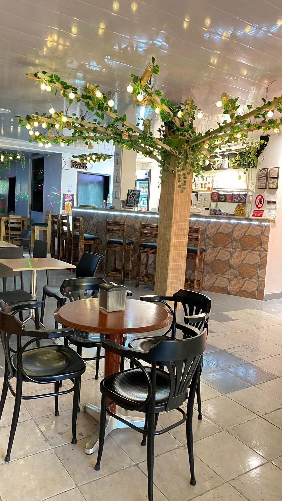 Bar/Salón Hostal La Cigarra