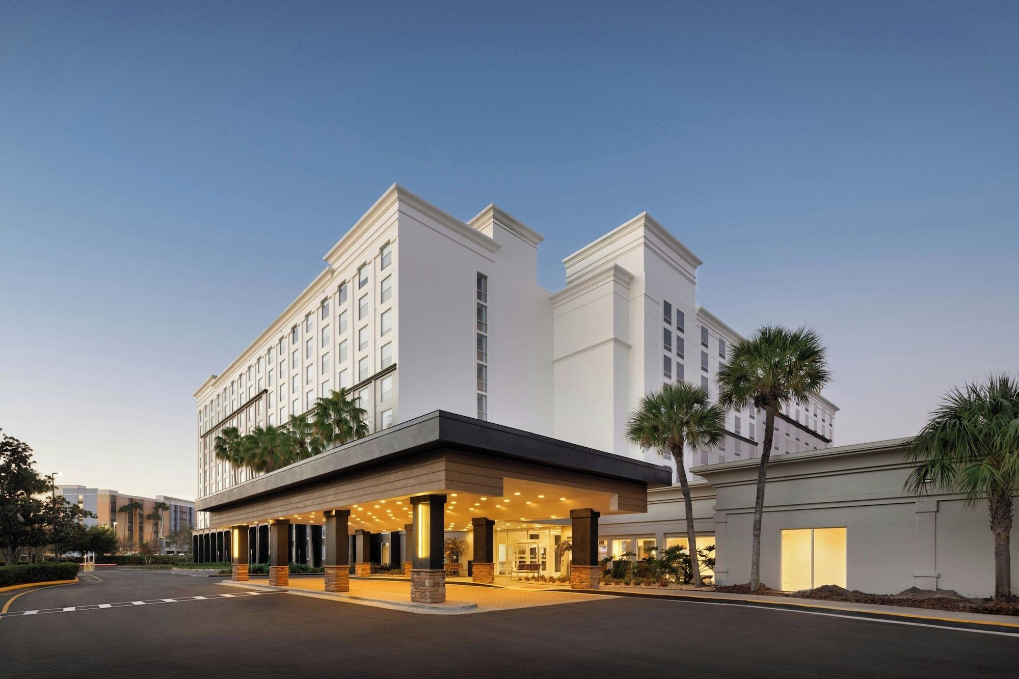 Vista Exterior Courtyard by Marriott across Universal Orlando