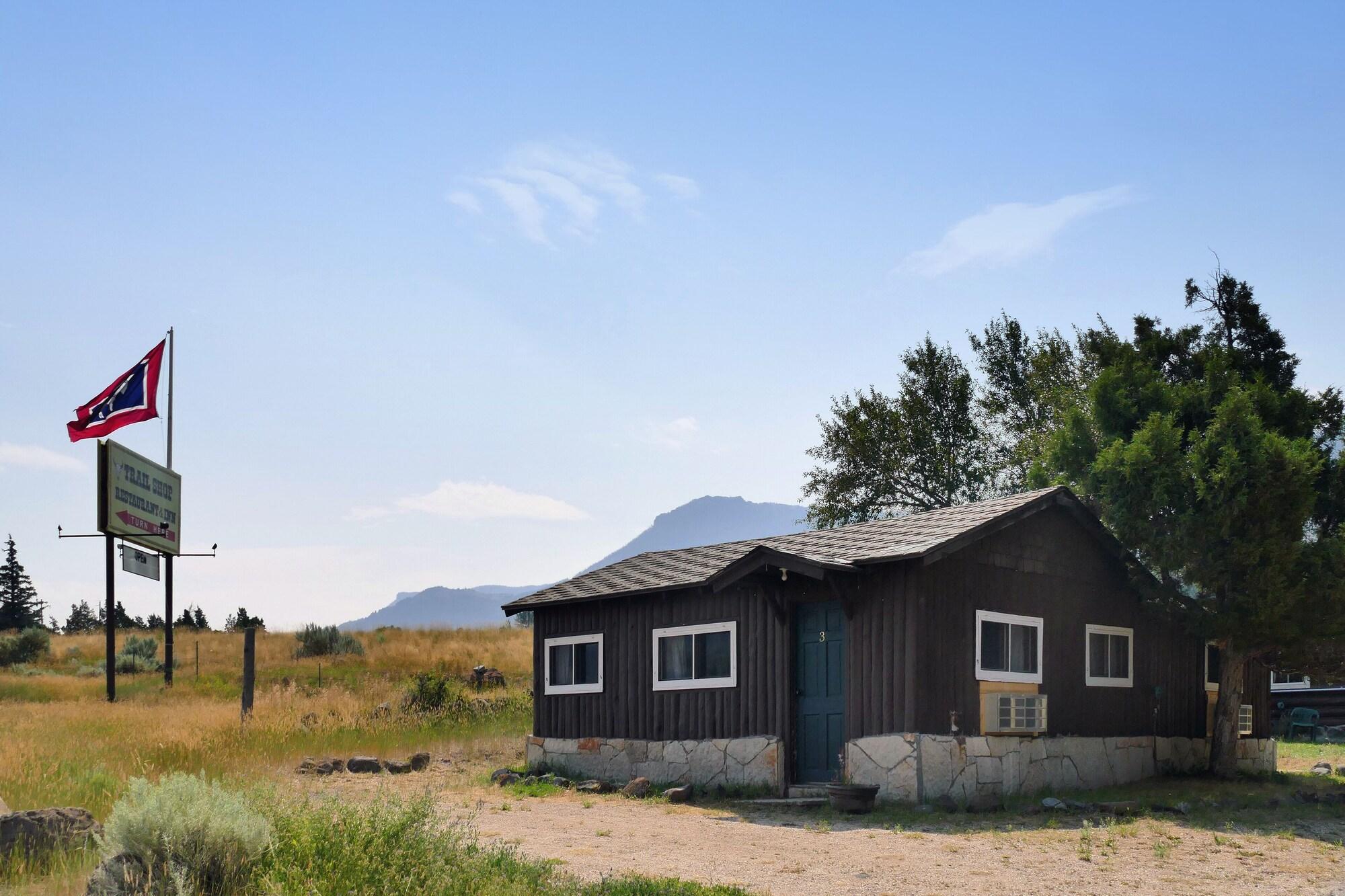 Vista Exterior Trail Shop Inn