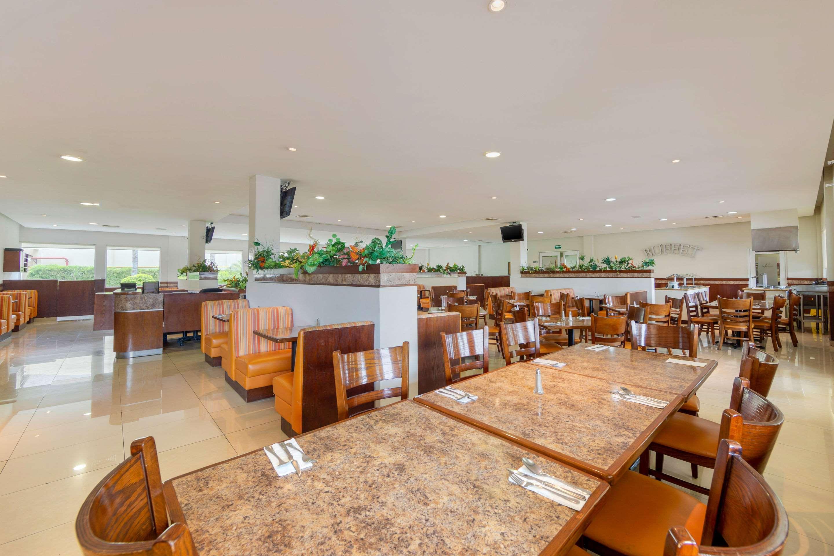 Restaurant Comfort Inn Monterrey Norte