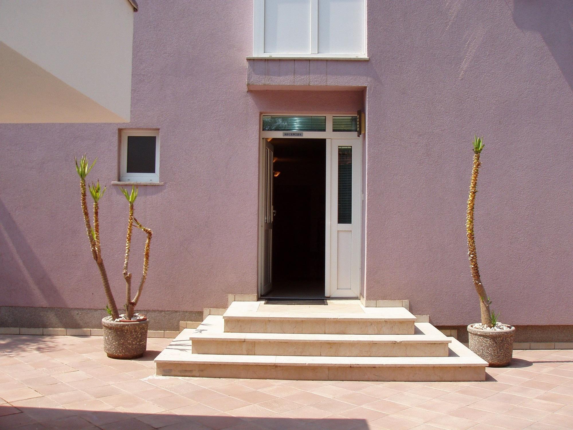 Vista Exterior Villa Toni