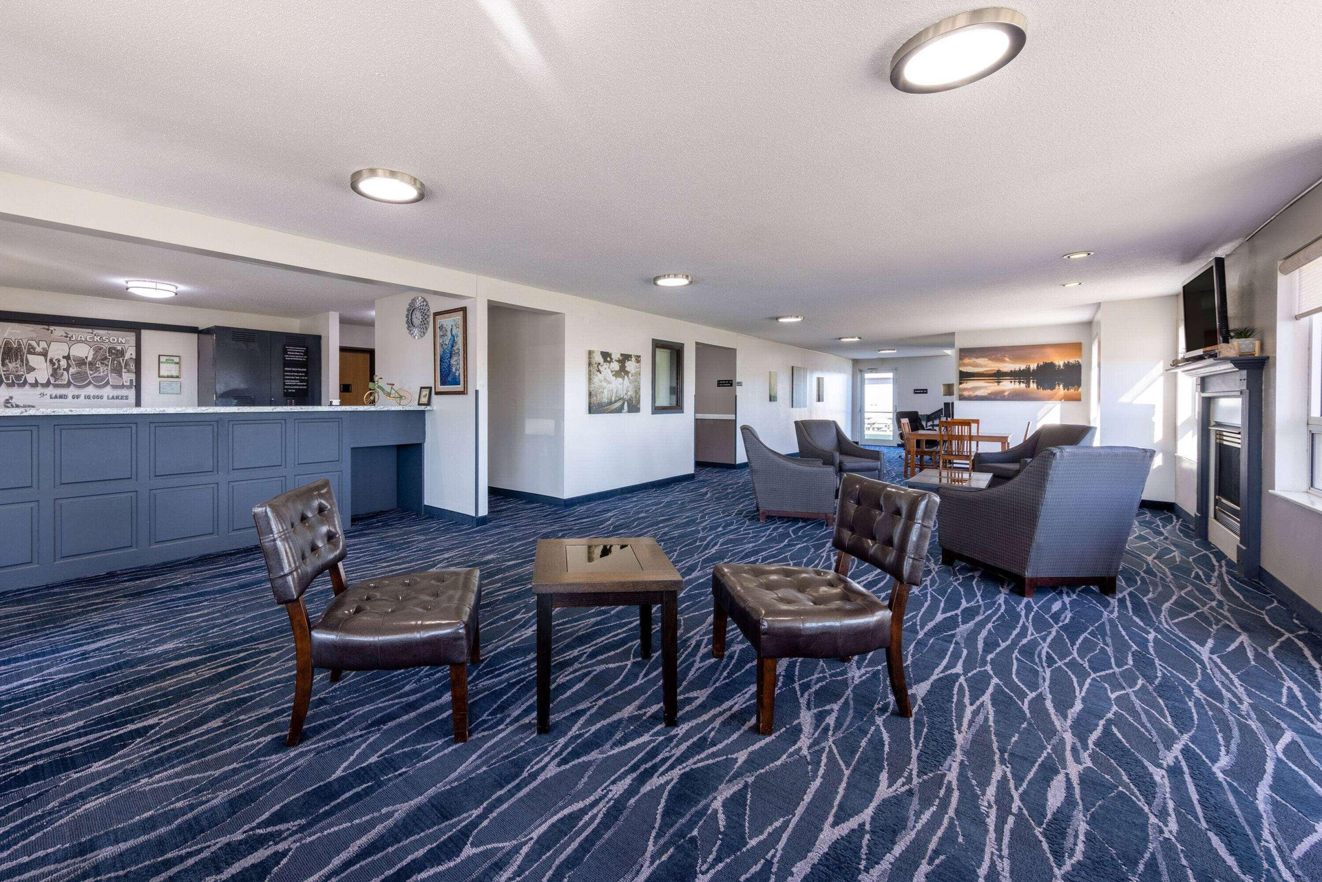 Vista Lobby Super 8 by Wyndham Jackson MN