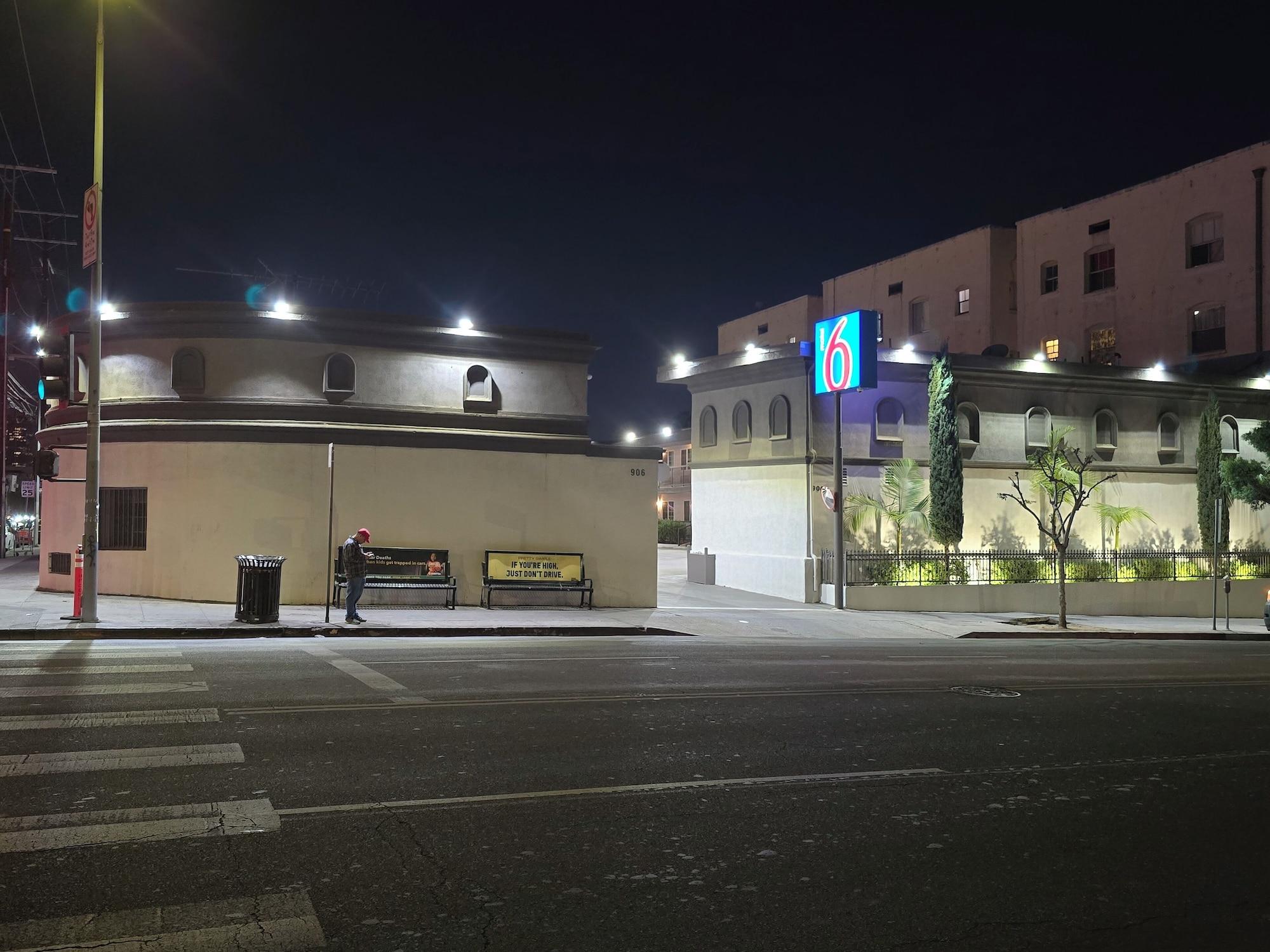 Vista Exterior Motel 6 Los Angeles, CA - Downtown