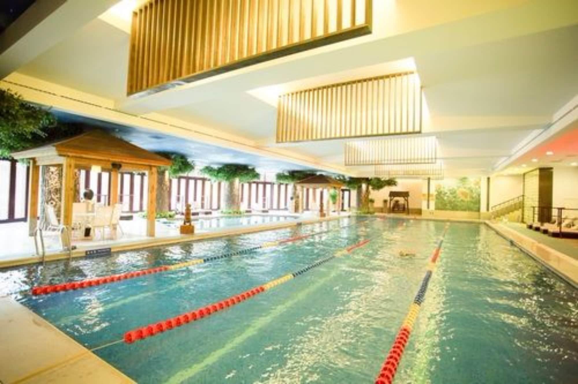 Vista Piscina Ovation Seven-Cultivation Hotel