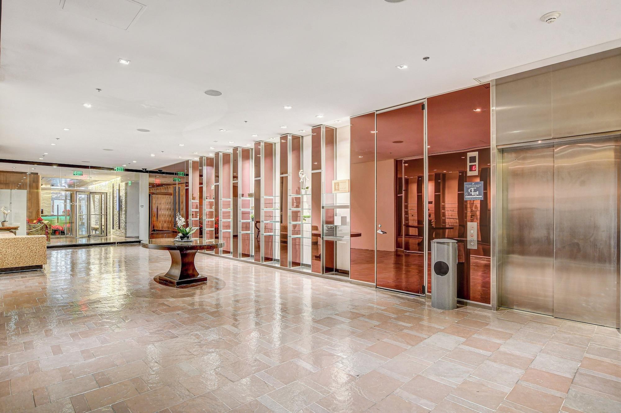 Vista Lobby Palms Place - Strip View - High floor