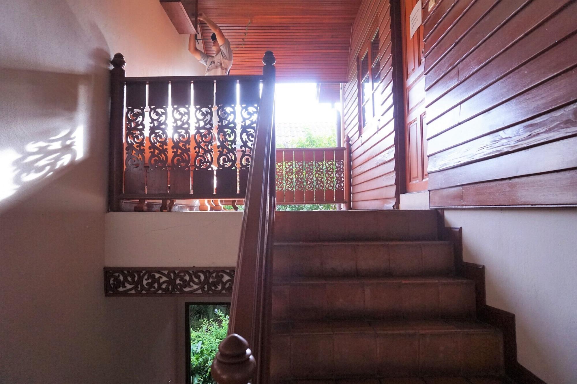 Varios Tiptopthai House
