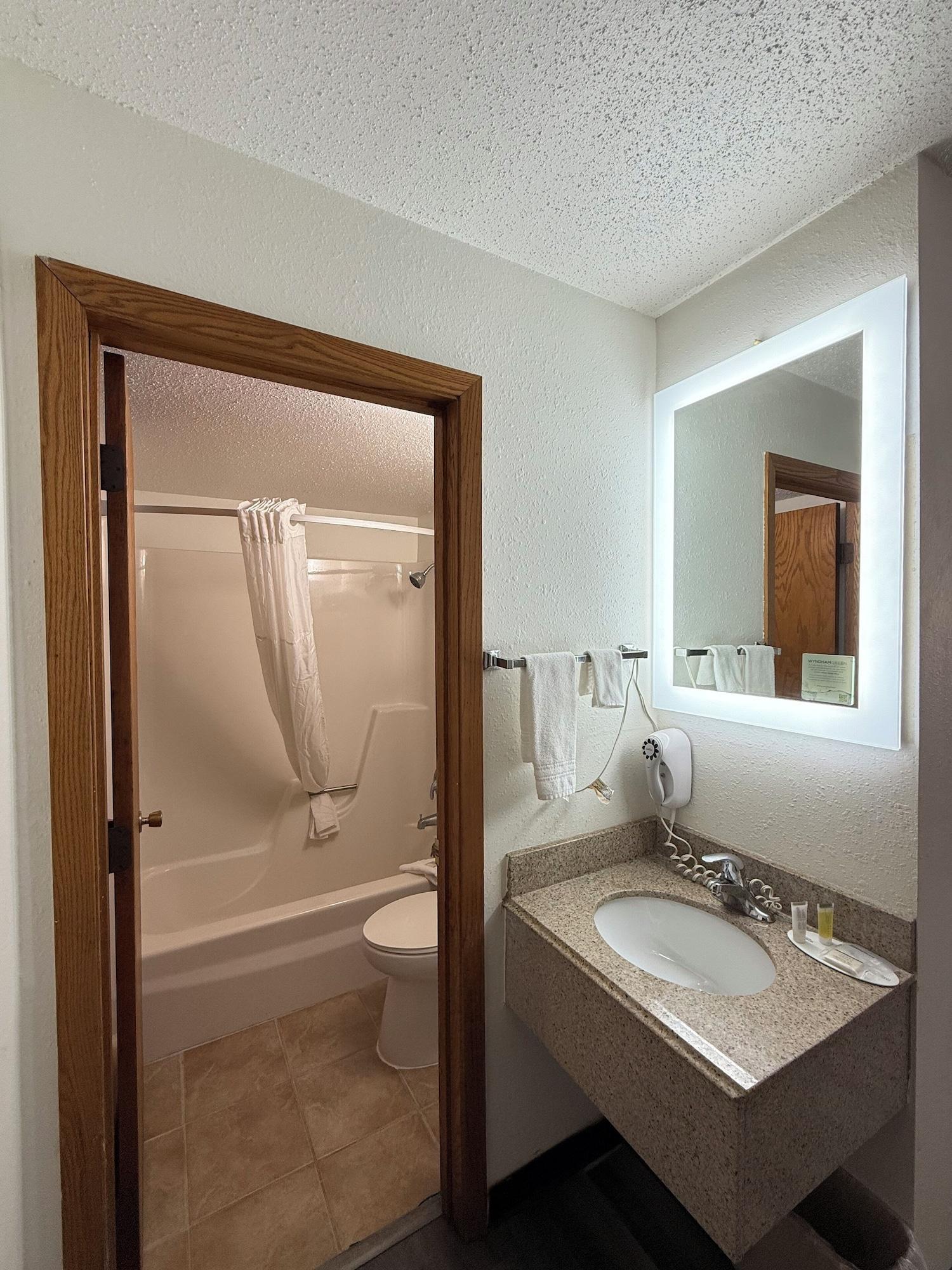Equipamiento de Habitación Super 8 by Wyndham West Fargo Main Ave ND