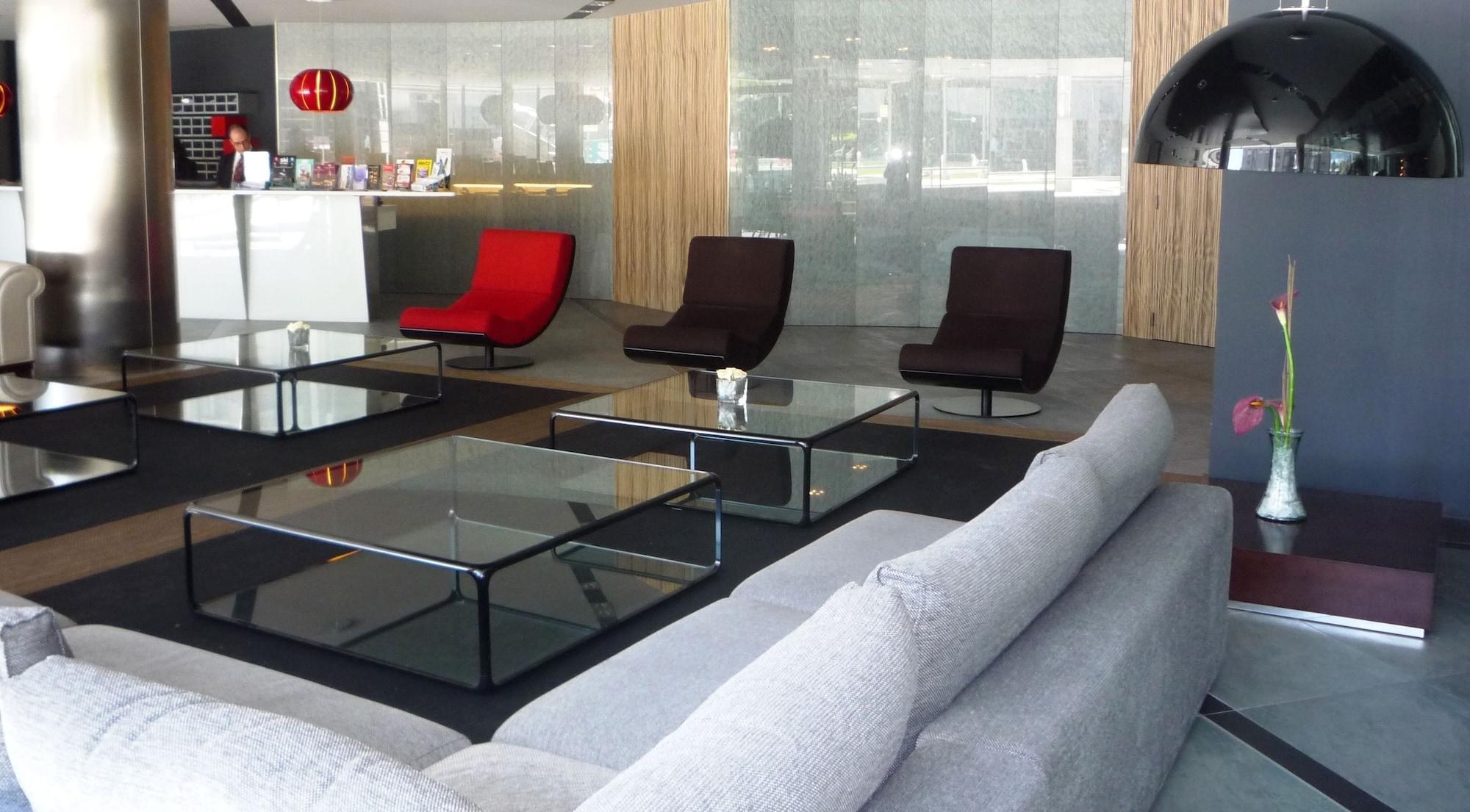Vista Lobby Yomo Mola Park