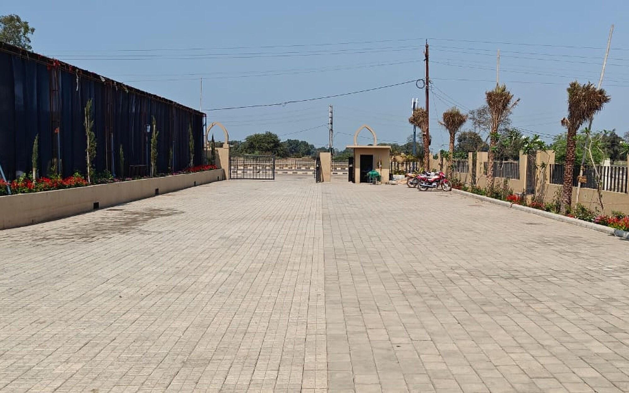 Vista Exterior 7 VACHAN LAWNS AND BANQUET