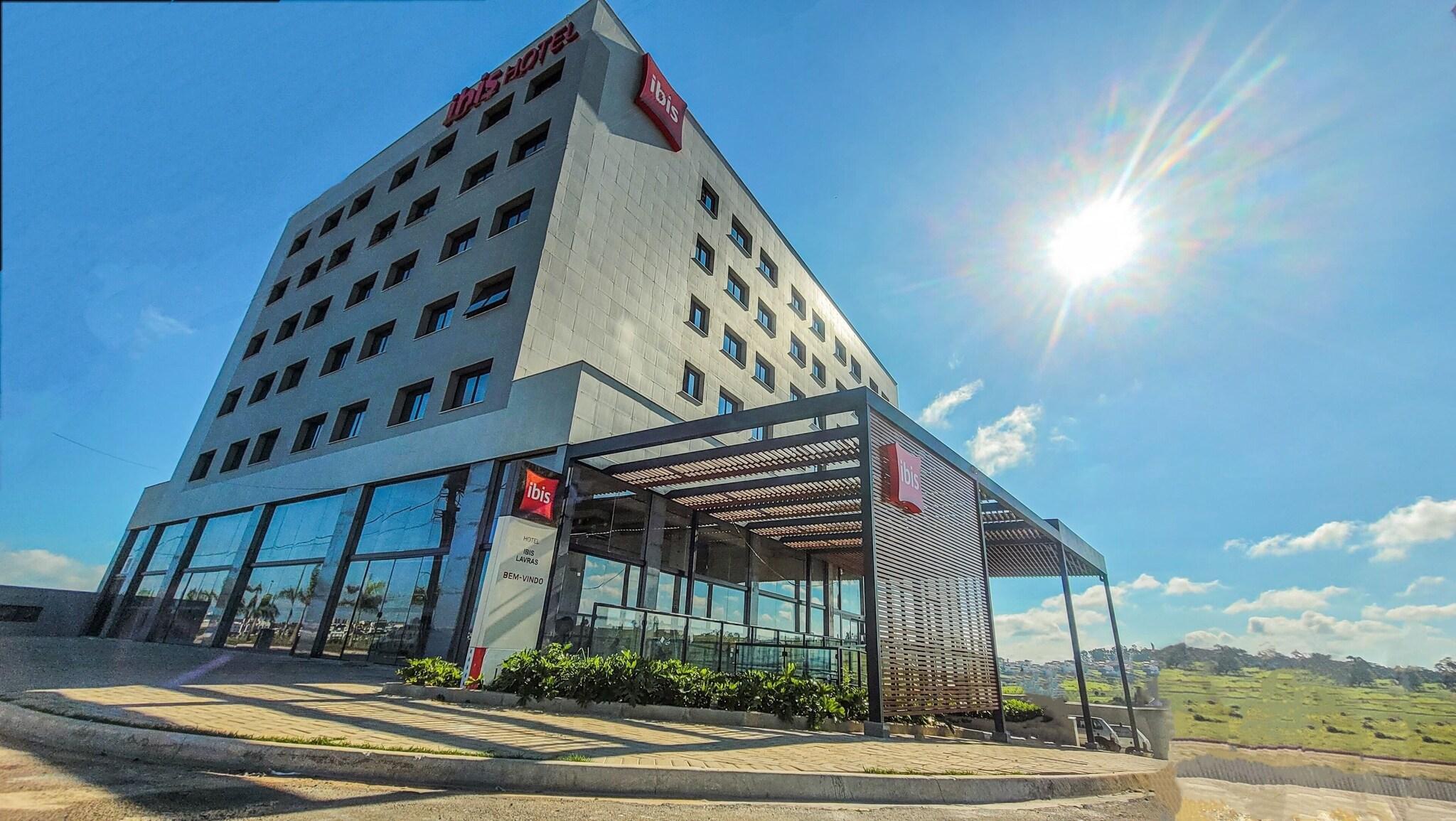 Vista Exterior Ibis Lavras
