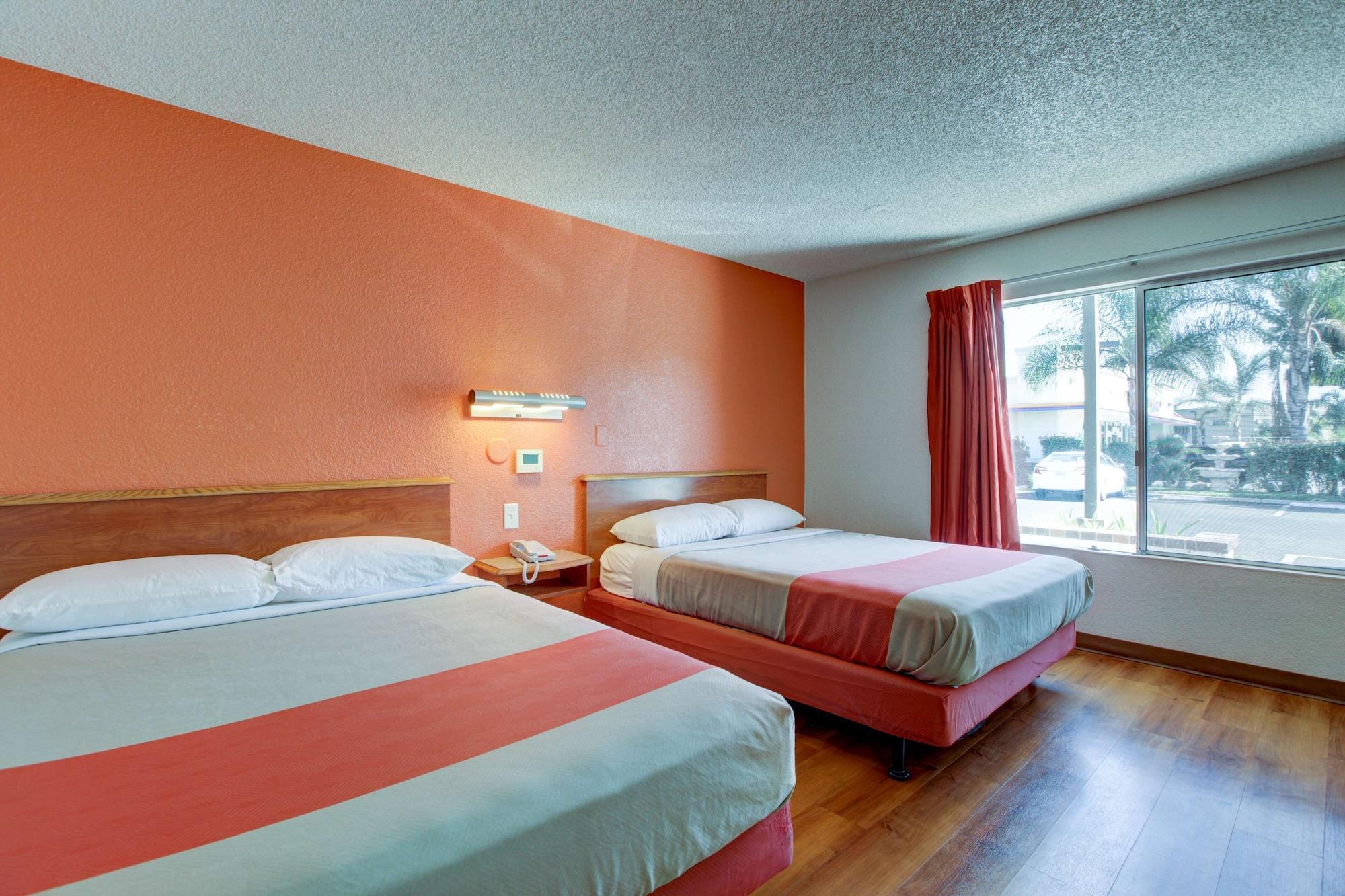 Habitación Motel 6 Irvine - Orange County Airport