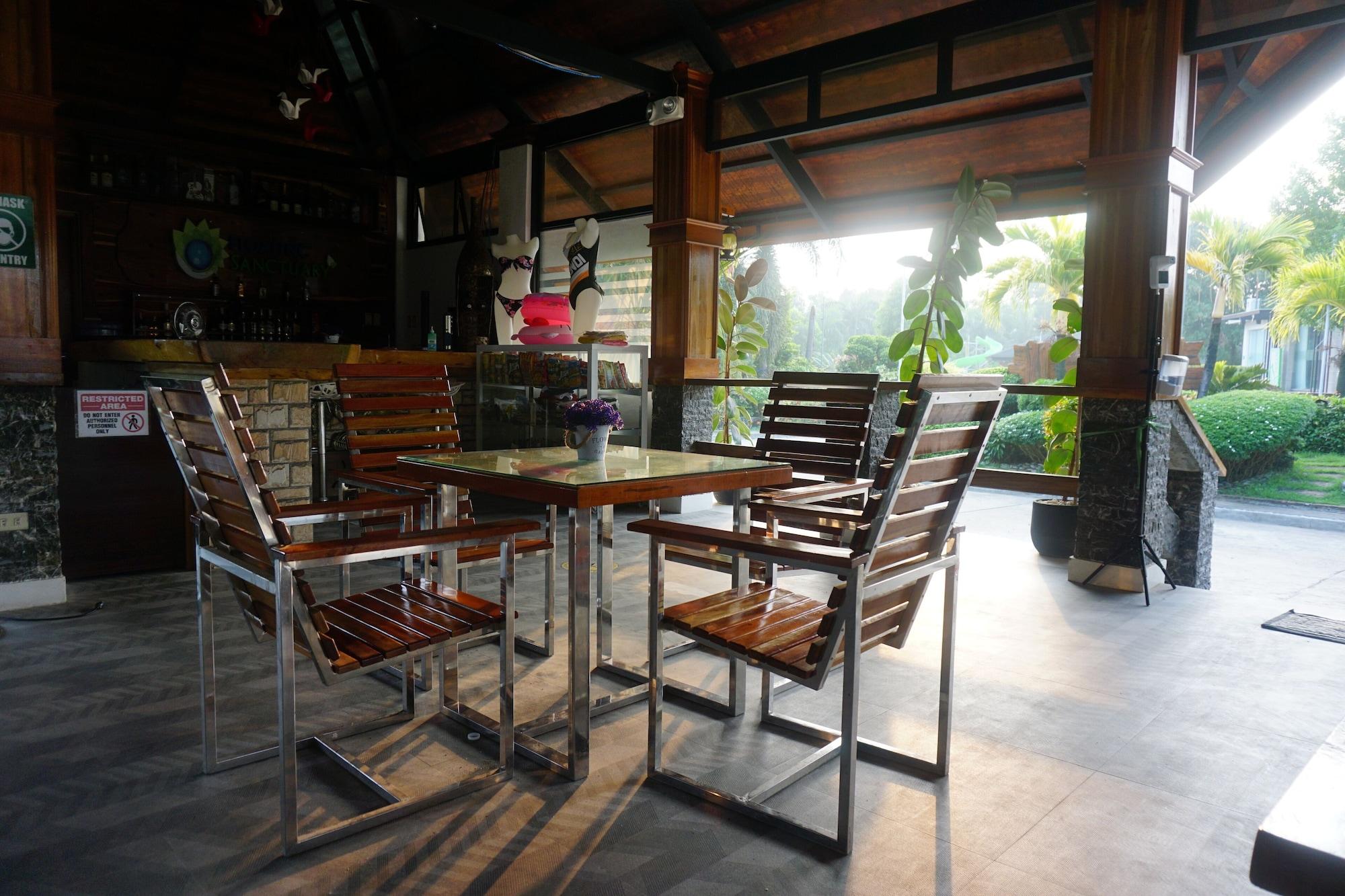 Restaurant Floating Sanctuary by Cocotel